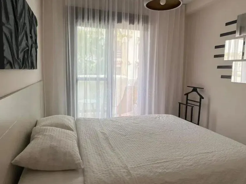 Apartment - Middle Floor Apartment в продаже в Estepona, Málaga. В доме 2 спален и 2 ванных комнат. Площадь дома 92 м²