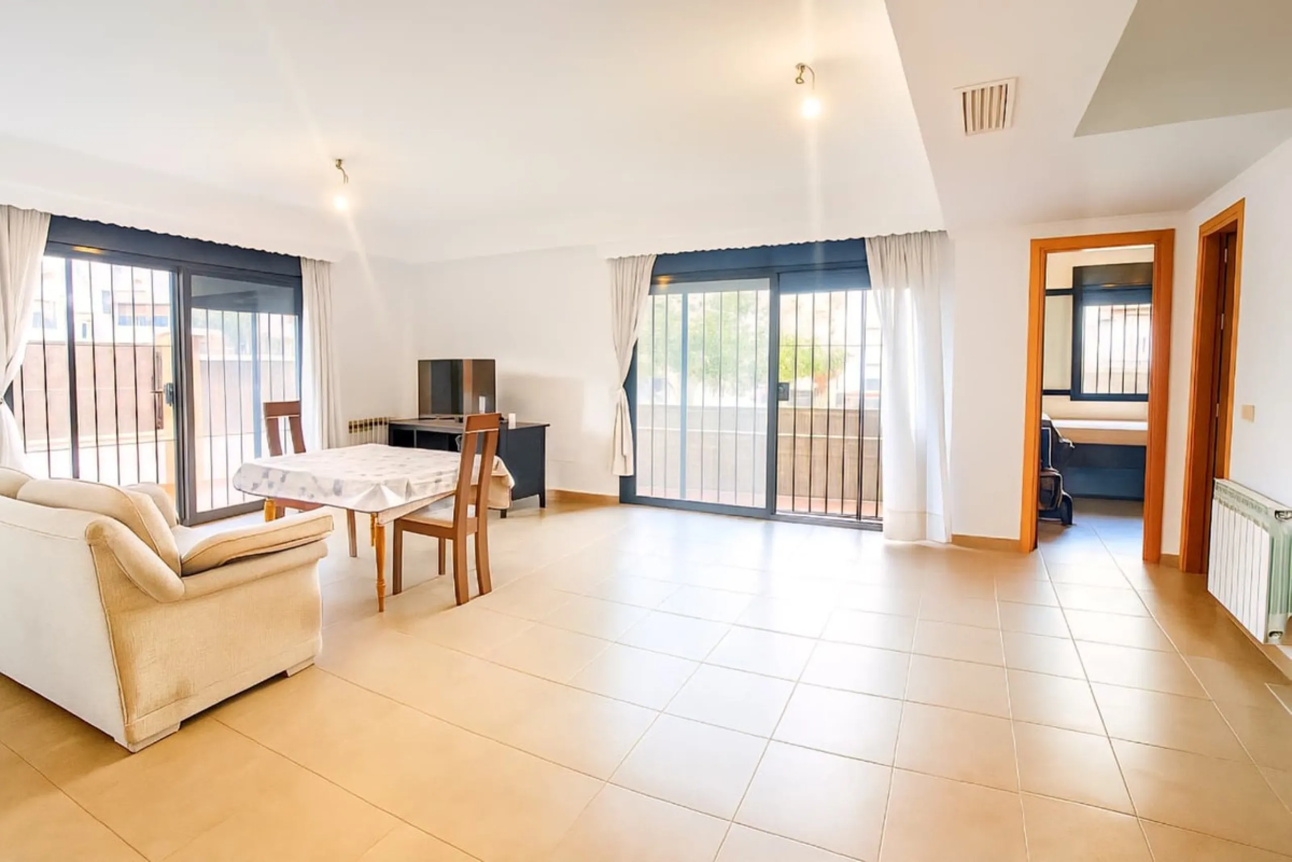 Exclusive Semi-Detached House with 4 Floors in San Rafael Urbanization (Ronda) · 382 m² Built · 191 m² Usable · Quiet, Family-Friendly Area · Garage · 4 Bedrooms · 4 Bathrooms · Terrace with Views · Central Heating · Solar Panels