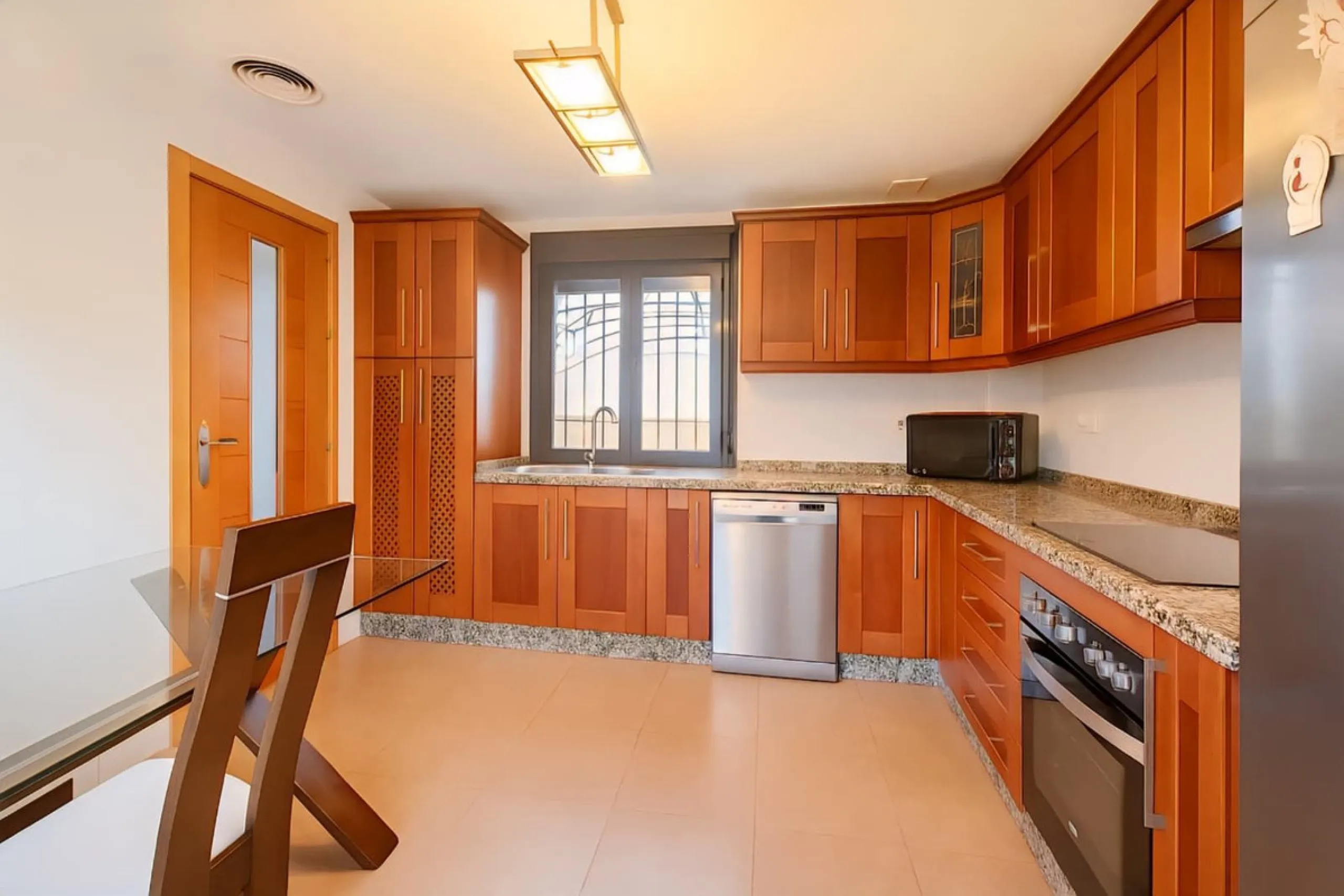 Exclusive Semi-Detached House with 4 Floors in San Rafael Urbanization (Ronda) · 382 m² Built · 191 m² Usable · Quiet, Family-Friendly Area · Garage · 4 Bedrooms · 4 Bathrooms · Terrace with Views · Central Heating · Solar Panels