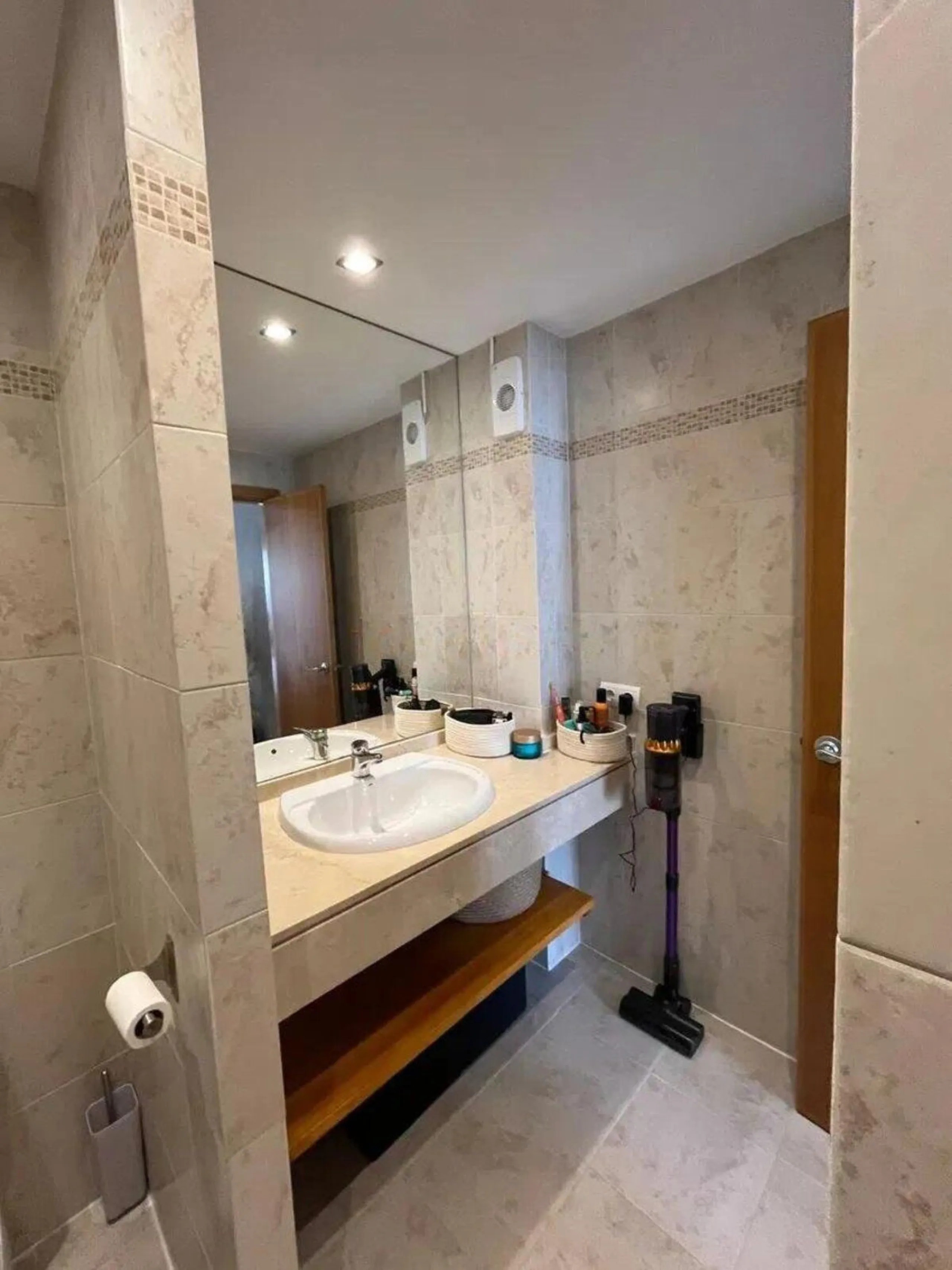 Apartment - Middle Floor Apartment в продаже в Estepona, Málaga. В доме 2 спален и 2 ванных комнат. Площадь дома 92 м²