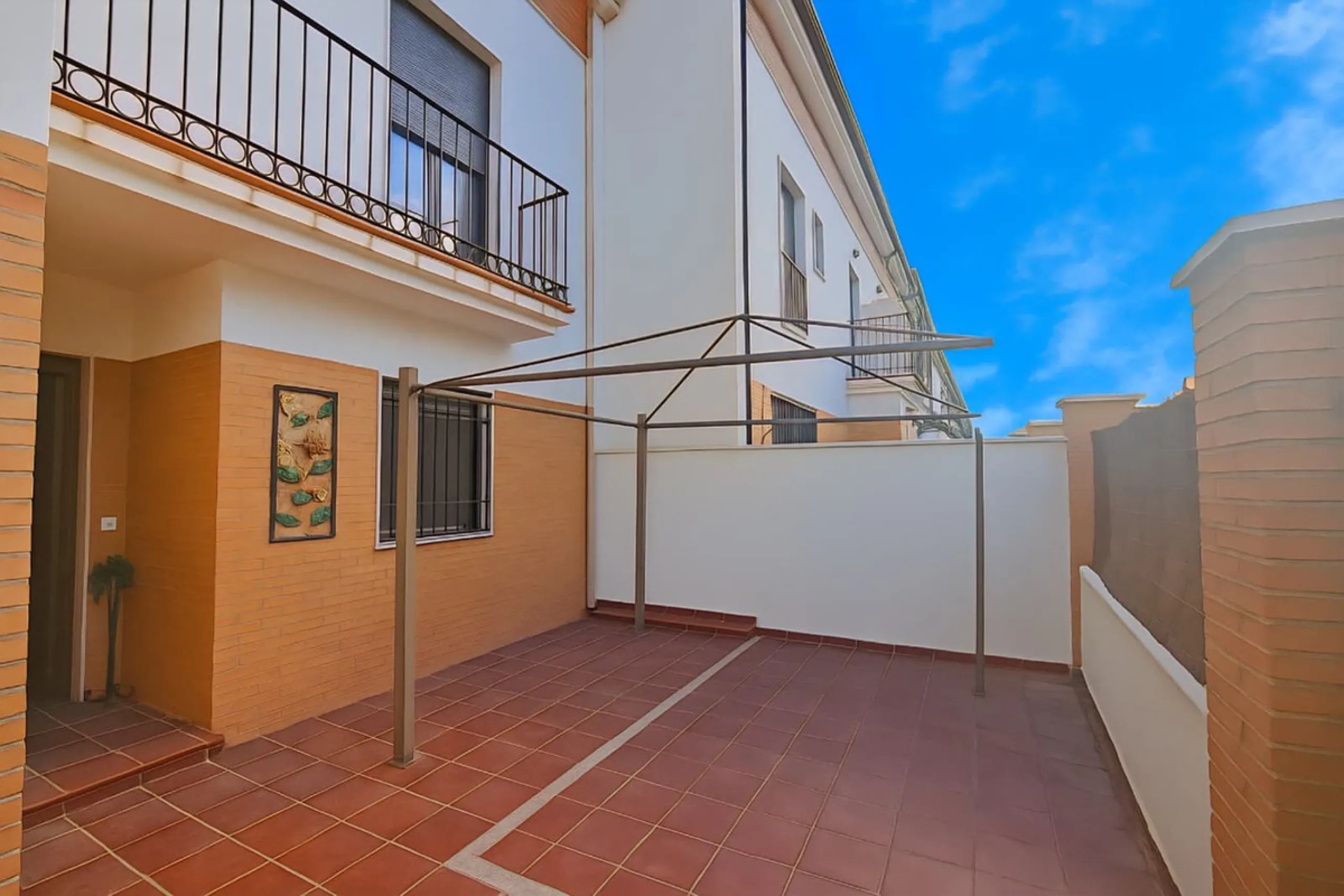 Exclusive Semi-Detached House with 4 Floors in San Rafael Urbanization (Ronda) · 382 m² Built · 191 m² Usable · Quiet, Family-Friendly Area · Garage · 4 Bedrooms · 4 Bathrooms · Terrace with Views · Central Heating · Solar Panels