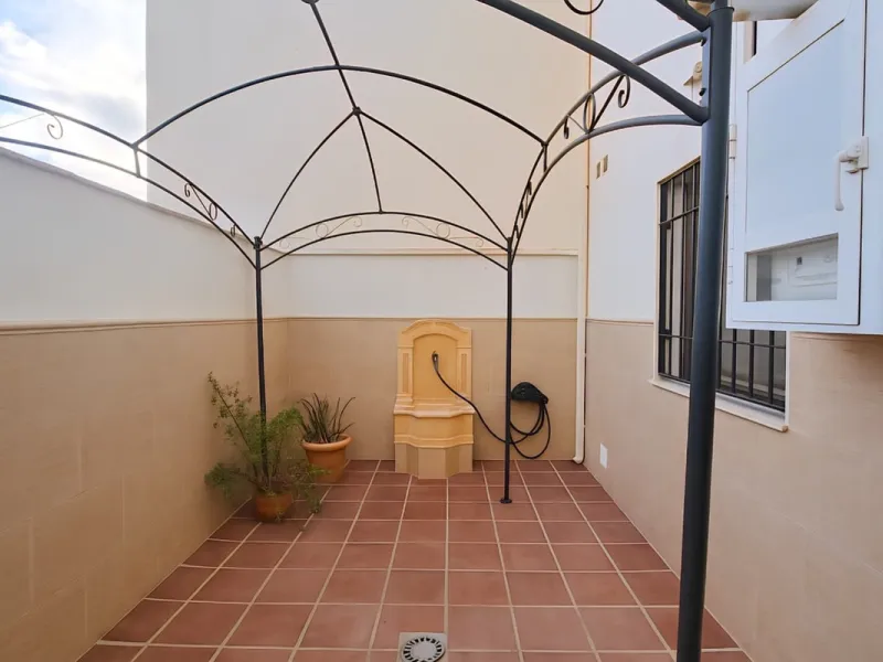 Exclusive Semi-Detached House with 4 Floors in San Rafael Urbanization (Ronda) · 382 m² Built · 191 m² Usable · Quiet, Family-Friendly Area · Garage · 4 Bedrooms · 4 Bathrooms · Terrace with Views · Central Heating · Solar Panels