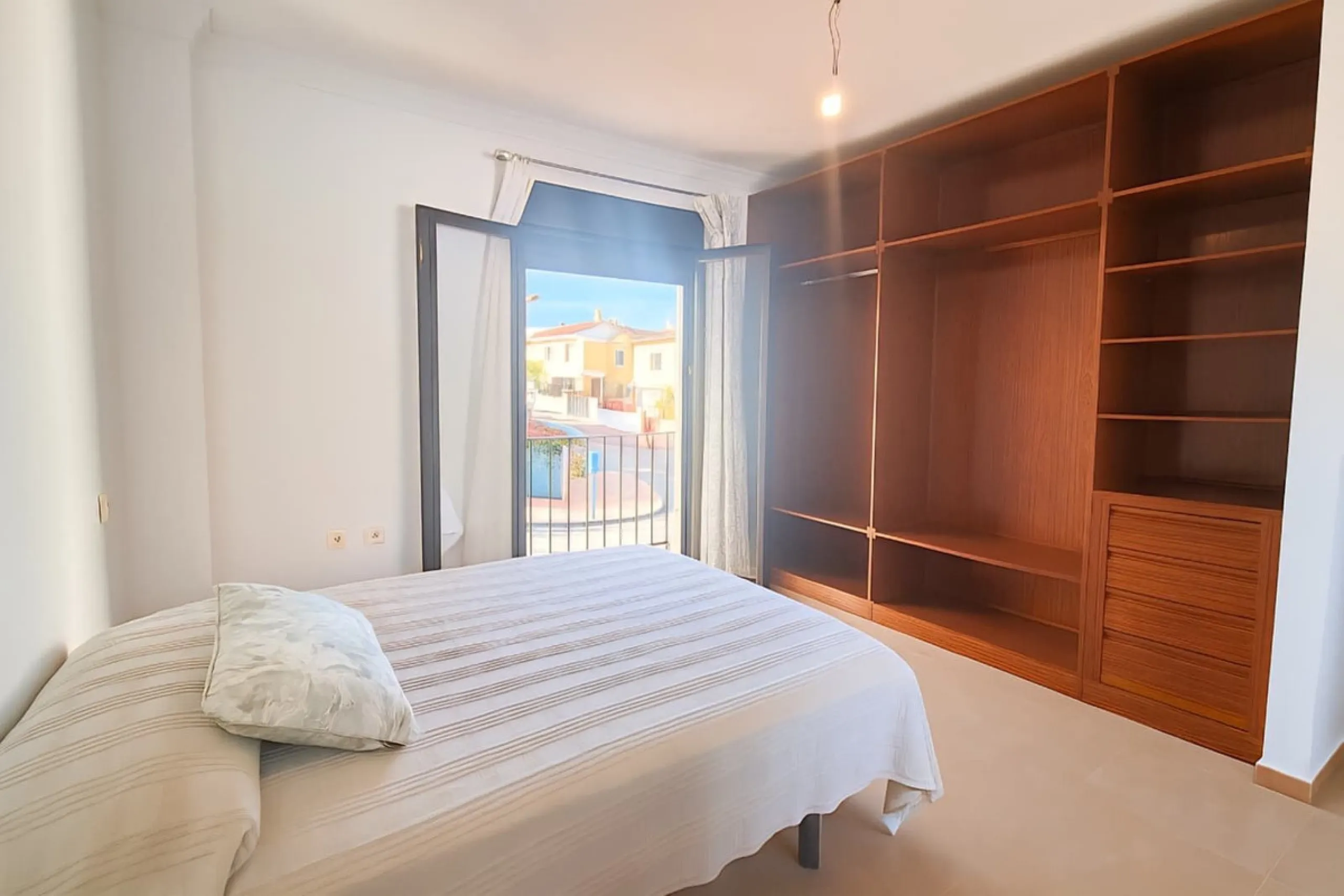 Exclusive Semi-Detached House with 4 Floors in San Rafael Urbanization (Ronda) · 382 m² Built · 191 m² Usable · Quiet, Family-Friendly Area · Garage · 4 Bedrooms · 4 Bathrooms · Terrace with Views · Central Heating · Solar Panels