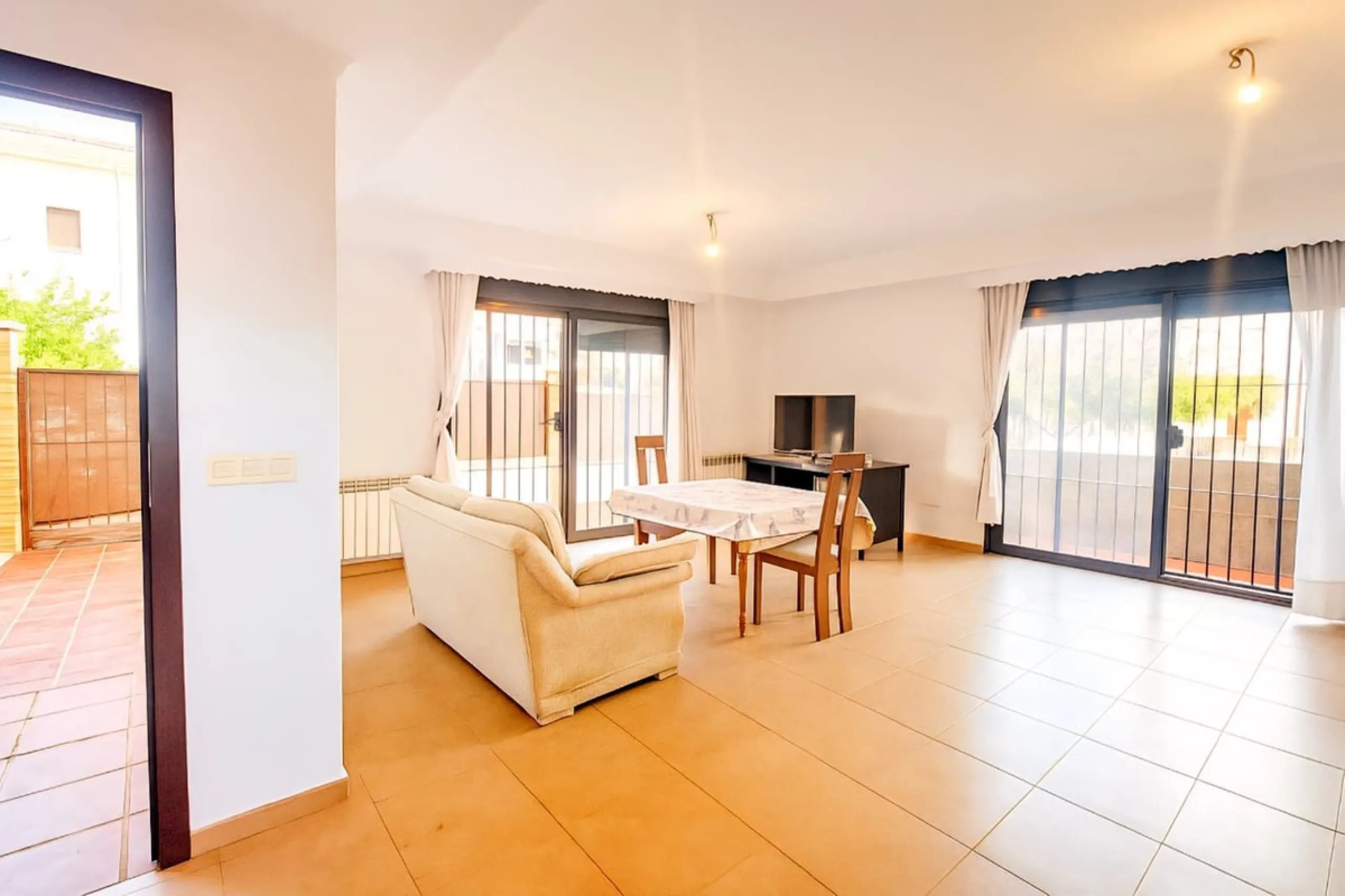 Exclusive Semi-Detached House with 4 Floors in San Rafael Urbanization (Ronda) · 382 m² Built · 191 m² Usable · Quiet, Family-Friendly Area · Garage · 4 Bedrooms · 4 Bathrooms · Terrace with Views · Central Heating · Solar Panels