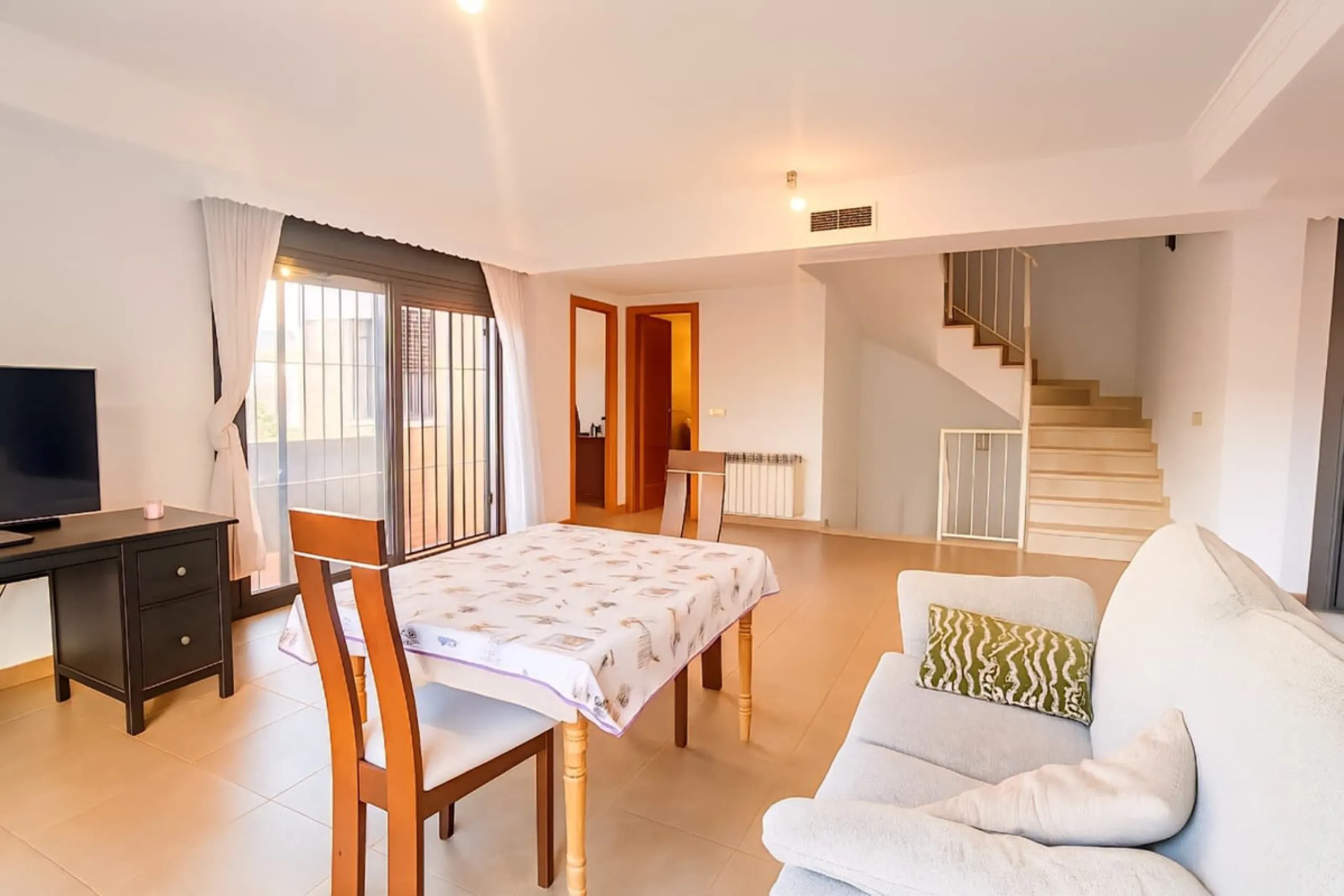 Exclusive Semi-Detached House with 4 Floors in San Rafael Urbanization (Ronda) · 382 m² Built · 191 m² Usable · Quiet, Family-Friendly Area · Garage · 4 Bedrooms · 4 Bathrooms · Terrace with Views · Central Heating · Solar Panels