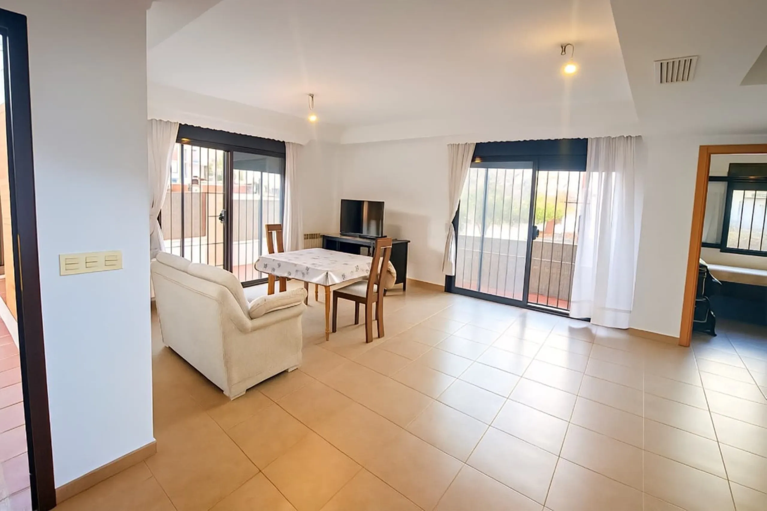 Exclusive Semi-Detached House with 4 Floors in San Rafael Urbanization (Ronda) · 382 m² Built · 191 m² Usable · Quiet, Family-Friendly Area · Garage · 4 Bedrooms · 4 Bathrooms · Terrace with Views · Central Heating · Solar Panels