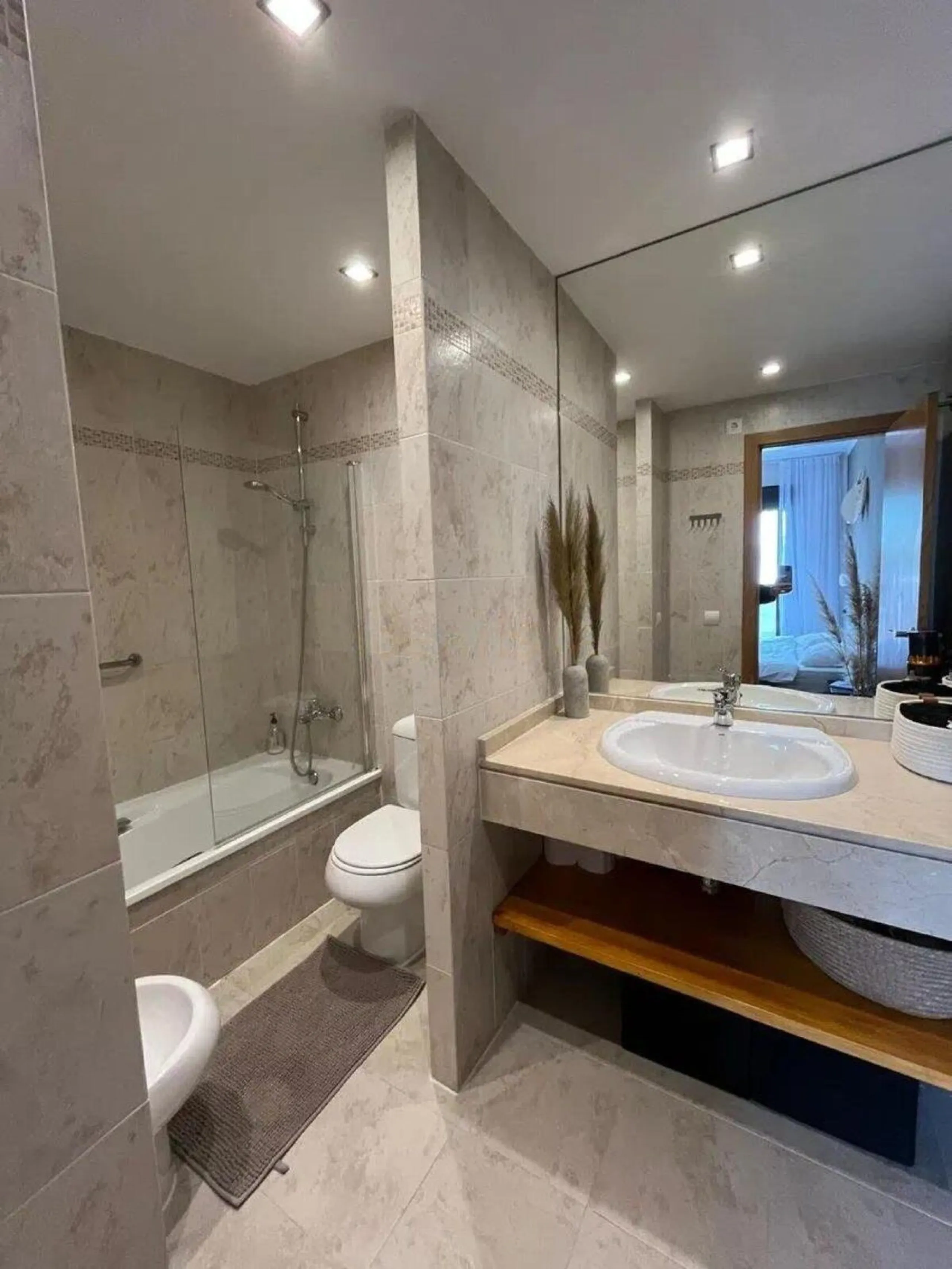 Apartment - Middle Floor Apartment в продаже в Estepona, Málaga. В доме 2 спален и 2 ванных комнат. Площадь дома 92 м²
