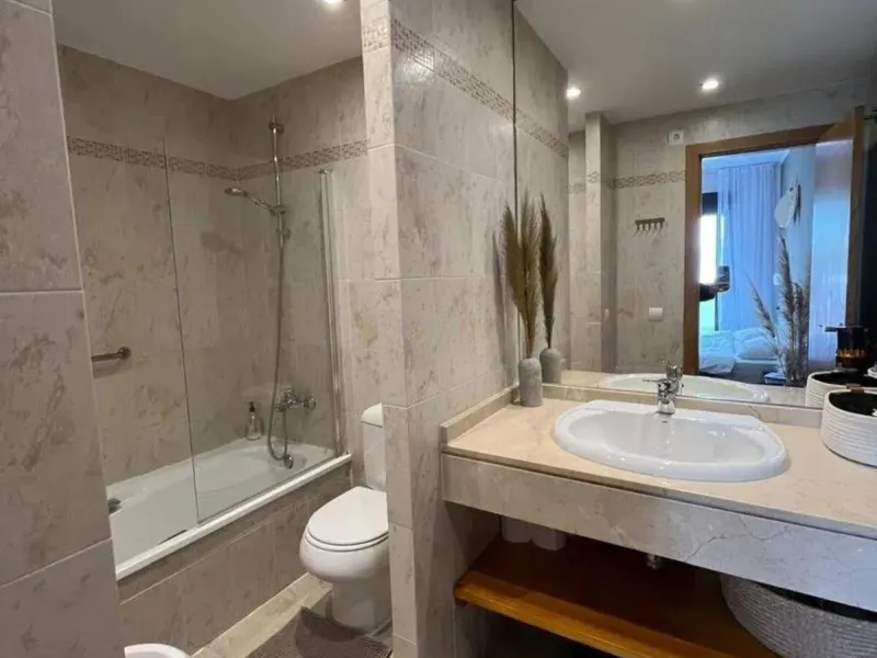 Apartment - Middle Floor Apartment в продаже в Estepona, Málaga. В доме 2 спален и 2 ванных комнат. Площадь дома 92 м²