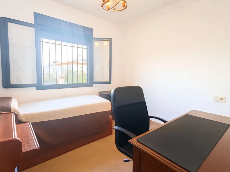Exclusive Semi-Detached House with 4 Floors in San Rafael Urbanization (Ronda) · 382 m² Built · 191 m² Usable · Quiet, Family-Friendly Area · Garage · 4 Bedrooms · 4 Bathrooms · Terrace with Views · Central Heating · Solar Panels