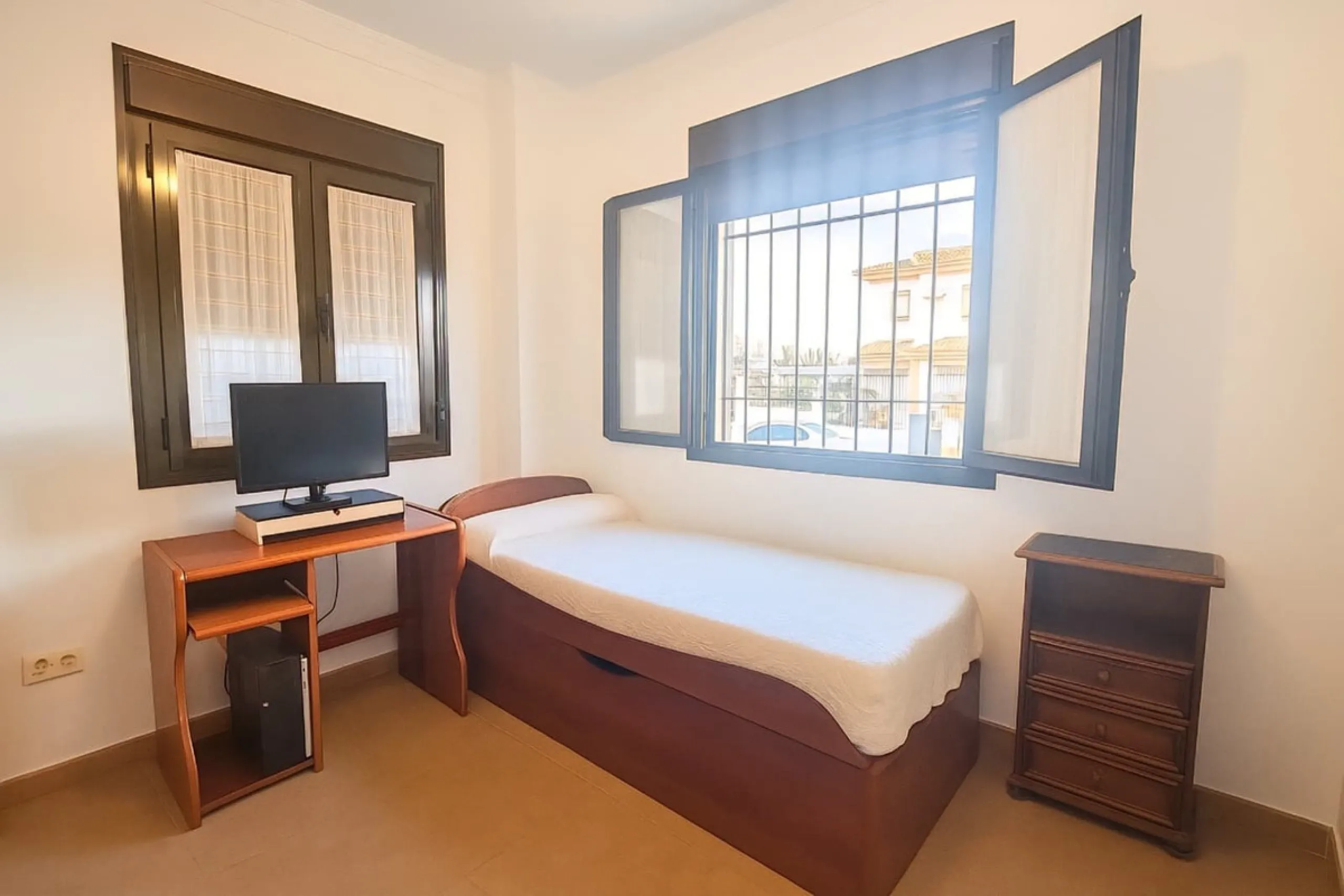 Exclusive Semi-Detached House with 4 Floors in San Rafael Urbanization (Ronda) · 382 m² Built · 191 m² Usable · Quiet, Family-Friendly Area · Garage · 4 Bedrooms · 4 Bathrooms · Terrace with Views · Central Heating · Solar Panels