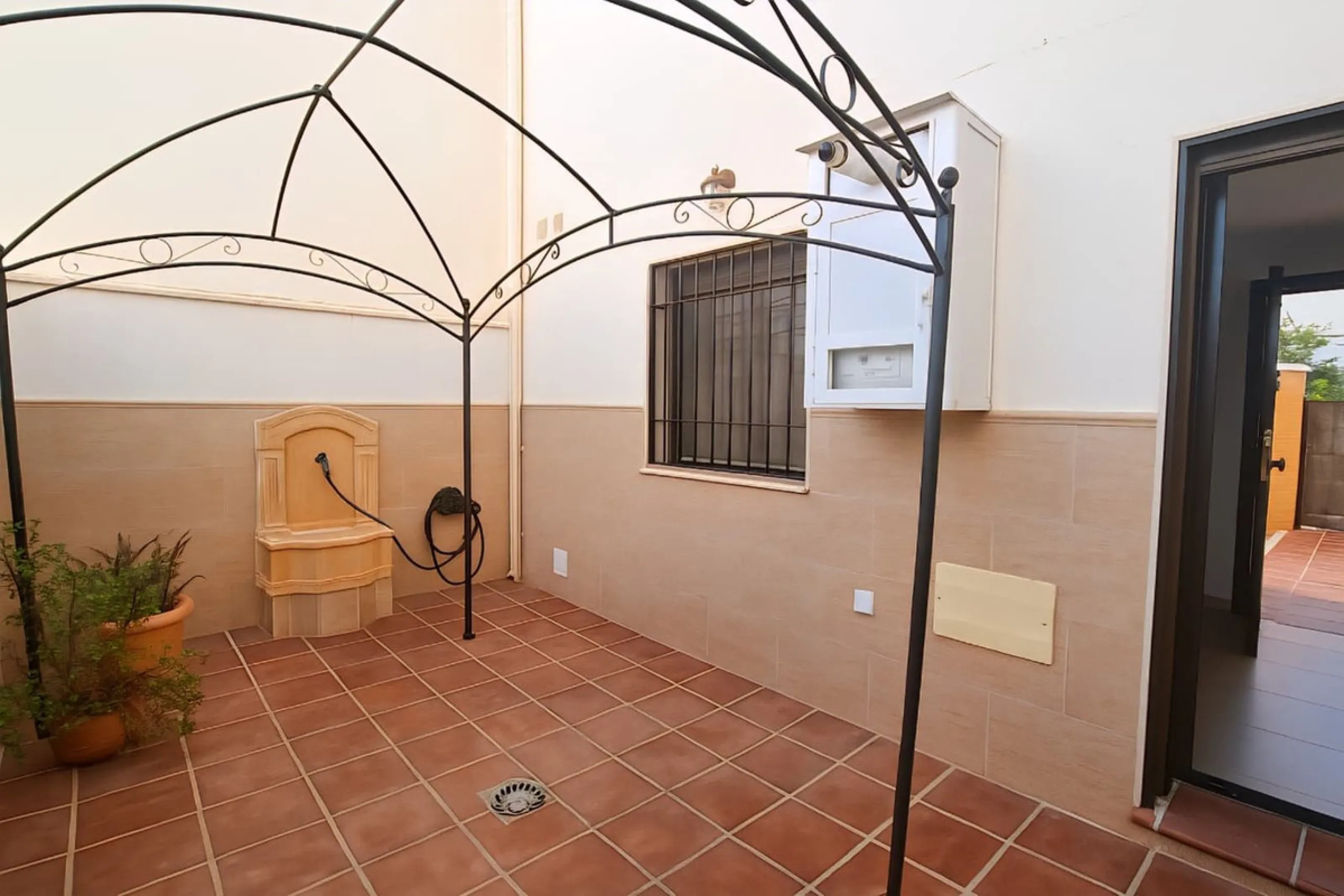 Exclusive Semi-Detached House with 4 Floors in San Rafael Urbanization (Ronda) · 382 m² Built · 191 m² Usable · Quiet, Family-Friendly Area · Garage · 4 Bedrooms · 4 Bathrooms · Terrace with Views · Central Heating · Solar Panels