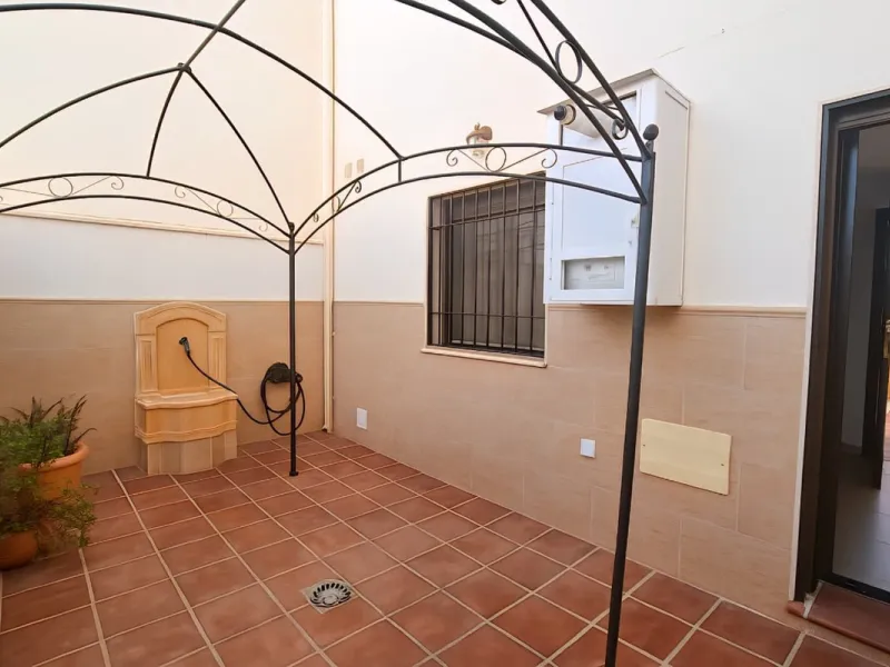 Exclusive Semi-Detached House with 4 Floors in San Rafael Urbanization (Ronda) · 382 m² Built · 191 m² Usable · Quiet, Family-Friendly Area · Garage · 4 Bedrooms · 4 Bathrooms · Terrace with Views · Central Heating · Solar Panels