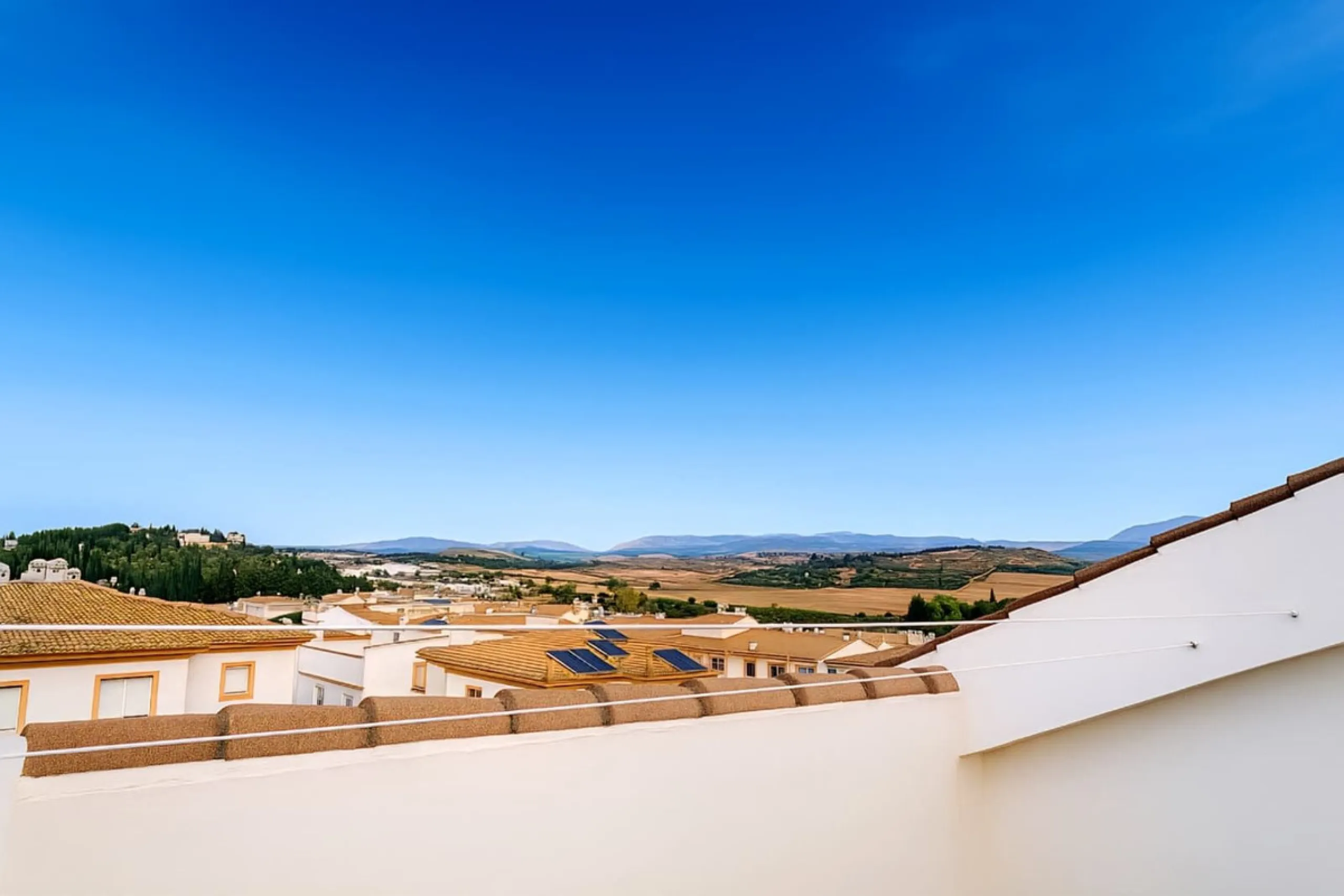 Exclusive Semi-Detached House with 4 Floors in San Rafael Urbanization (Ronda) · 382 m² Built · 191 m² Usable · Quiet, Family-Friendly Area · Garage · 4 Bedrooms · 4 Bathrooms · Terrace with Views · Central Heating · Solar Panels
