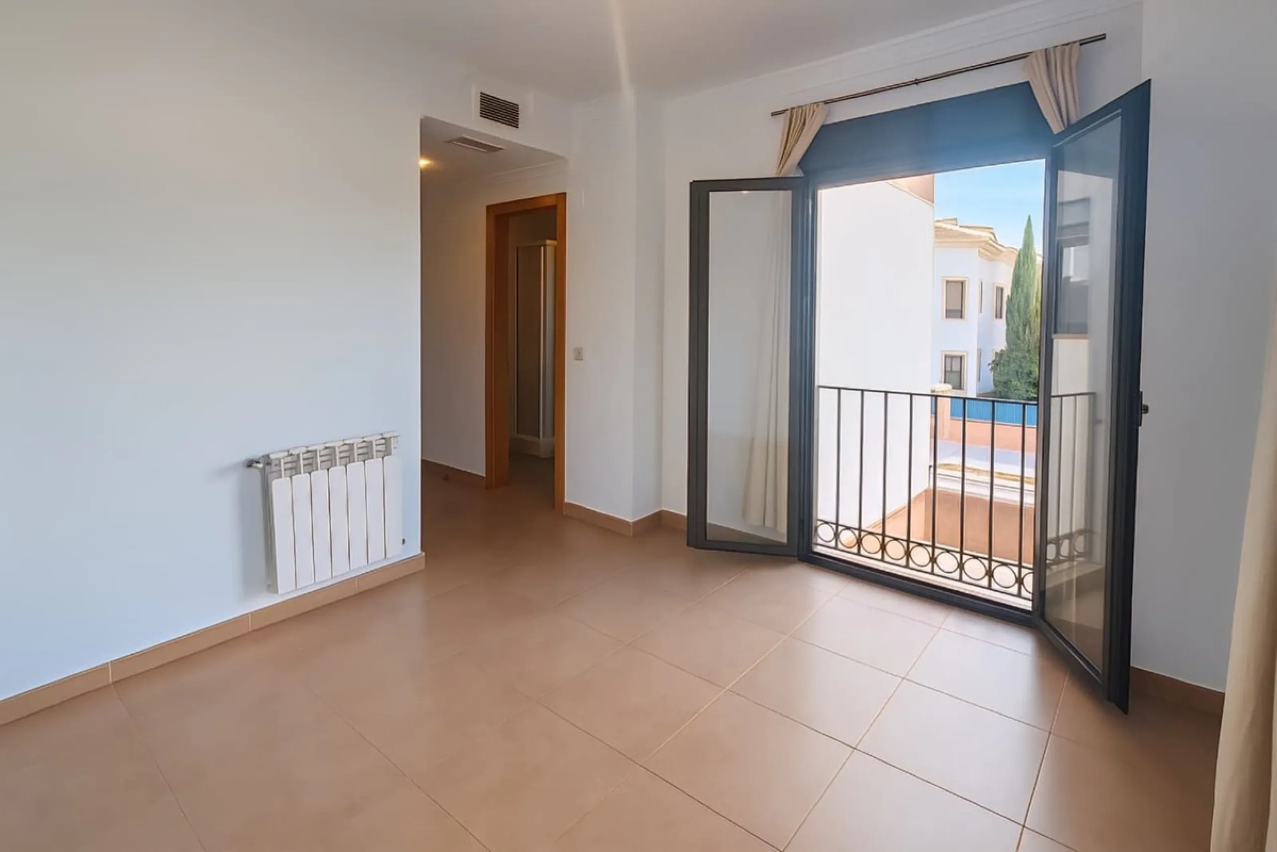 Exclusive Semi-Detached House with 4 Floors in San Rafael Urbanization (Ronda) · 382 m² Built · 191 m² Usable · Quiet, Family-Friendly Area · Garage · 4 Bedrooms · 4 Bathrooms · Terrace with Views · Central Heating · Solar Panels
