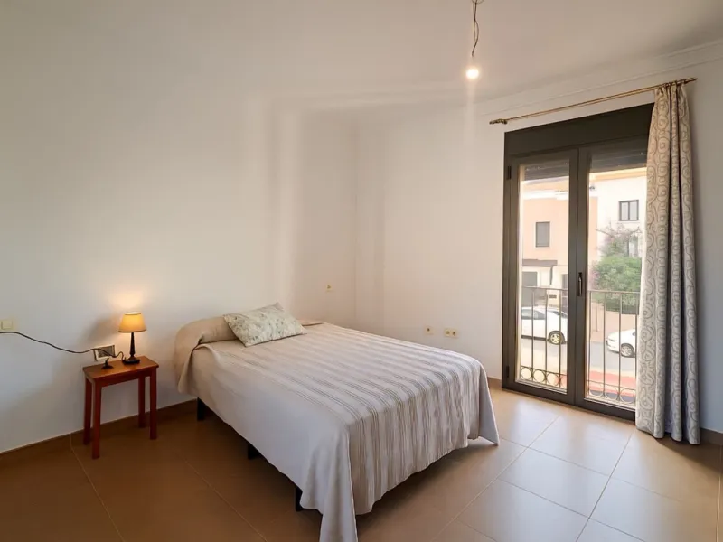 Exclusive Semi-Detached House with 4 Floors in San Rafael Urbanization (Ronda) · 382 m² Built · 191 m² Usable · Quiet, Family-Friendly Area · Garage · 4 Bedrooms · 4 Bathrooms · Terrace with Views · Central Heating · Solar Panels
