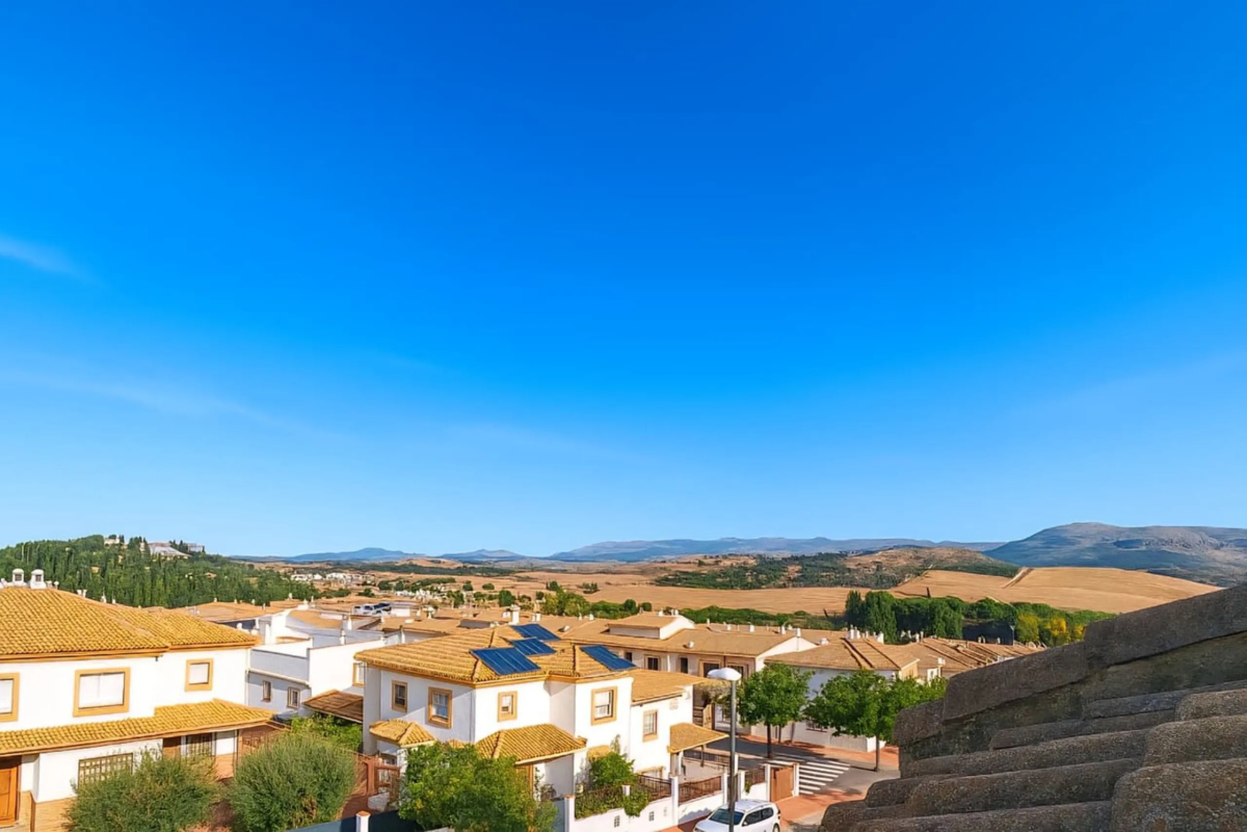 Exclusive Semi-Detached House with 4 Floors in San Rafael Urbanization (Ronda) · 382 m² Built · 191 m² Usable · Quiet, Family-Friendly Area · Garage · 4 Bedrooms · 4 Bathrooms · Terrace with Views · Central Heating · Solar Panels