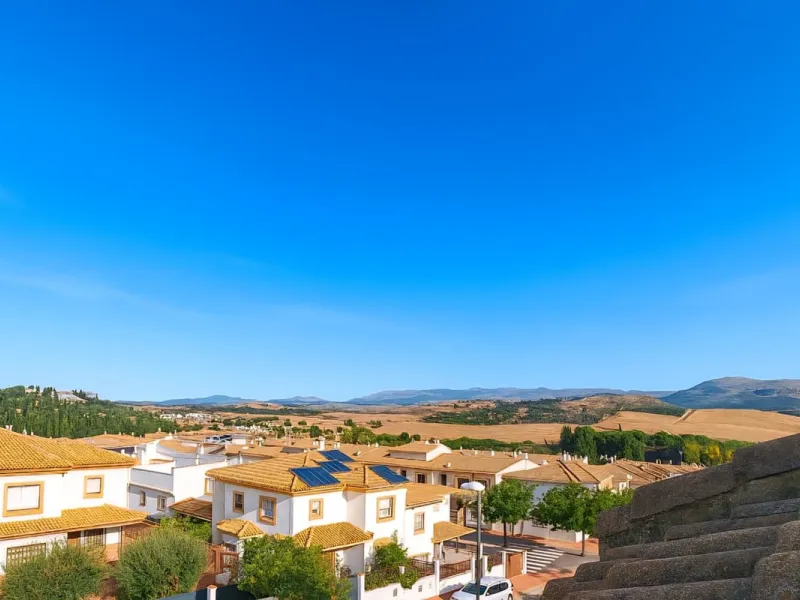 Exclusive Semi-Detached House with 4 Floors in San Rafael Urbanization (Ronda) · 382 m² Built · 191 m² Usable · Quiet, Family-Friendly Area · Garage · 4 Bedrooms · 4 Bathrooms · Terrace with Views · Central Heating · Solar Panels