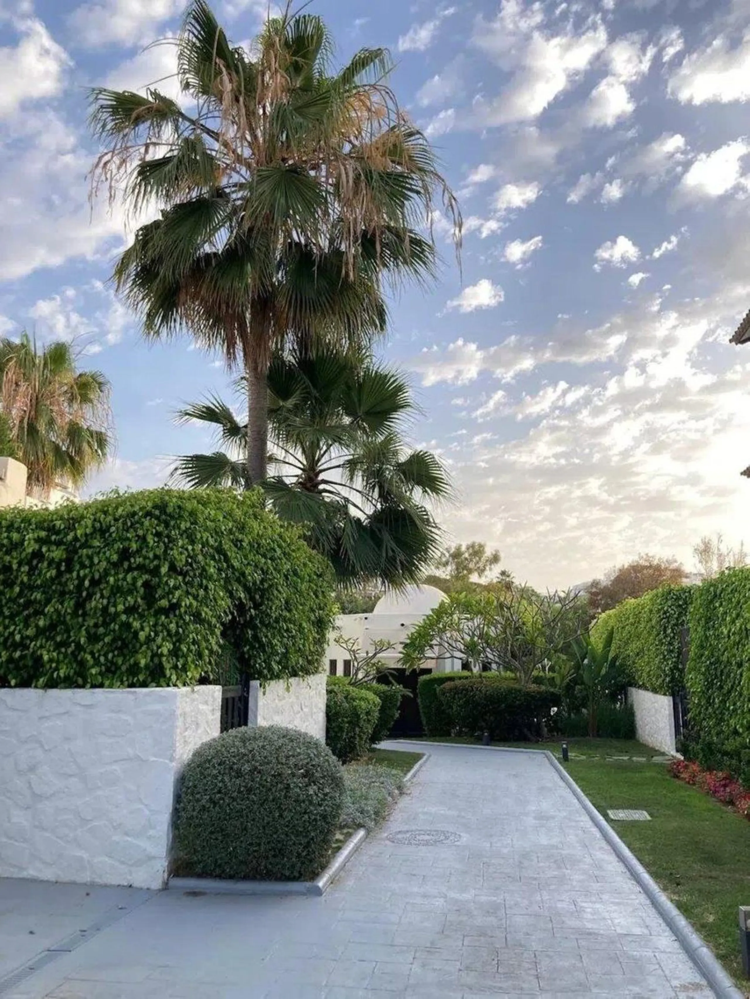 Apartment - Middle Floor Apartment в продаже в Estepona, Málaga. В доме 2 спален и 2 ванных комнат. Площадь дома 92 м²