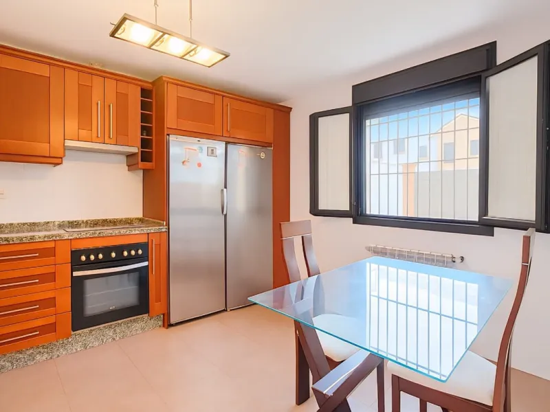 Exclusive Semi-Detached House with 4 Floors in San Rafael Urbanization (Ronda) · 382 m² Built · 191 m² Usable · Quiet, Family-Friendly Area · Garage · 4 Bedrooms · 4 Bathrooms · Terrace with Views · Central Heating · Solar Panels