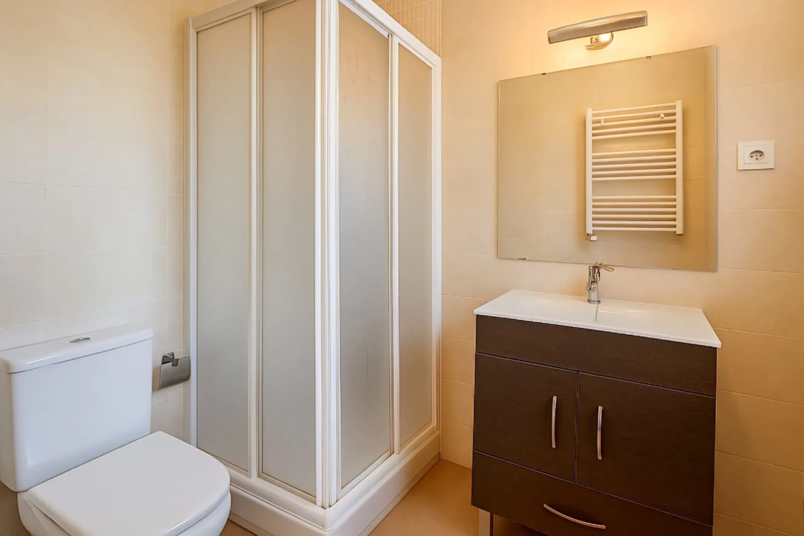 Exclusive Semi-Detached House with 4 Floors in San Rafael Urbanization (Ronda) · 382 m² Built · 191 m² Usable · Quiet, Family-Friendly Area · Garage · 4 Bedrooms · 4 Bathrooms · Terrace with Views · Central Heating · Solar Panels