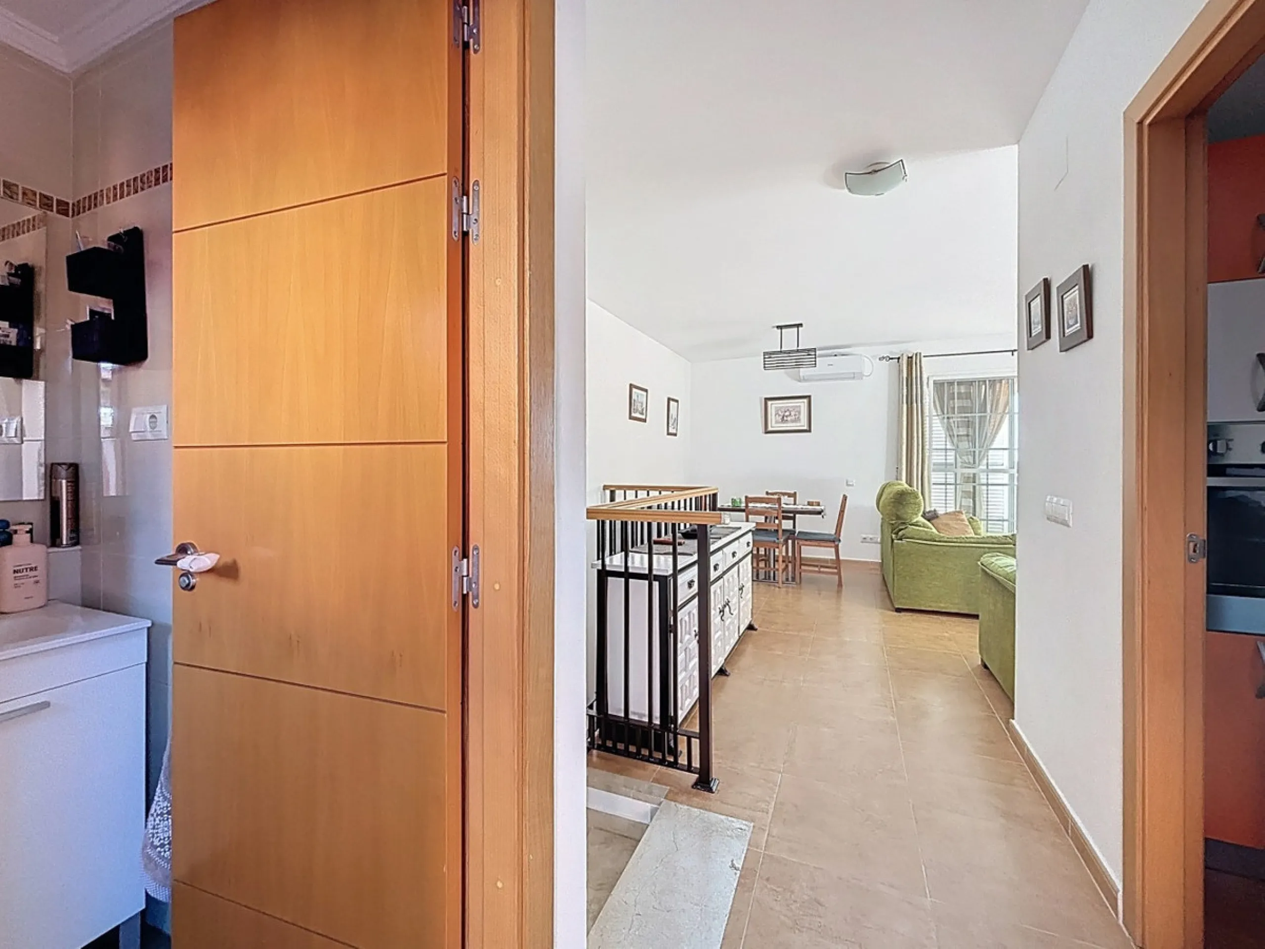 This cosy townhouse in Valleniza combines comfort, light and stunning panoramic views of the mountains and the sea. The house has 3 bedrooms and 2 full bathrooms, offering the perfect space for a family or for those looking for comfort and functionality. 