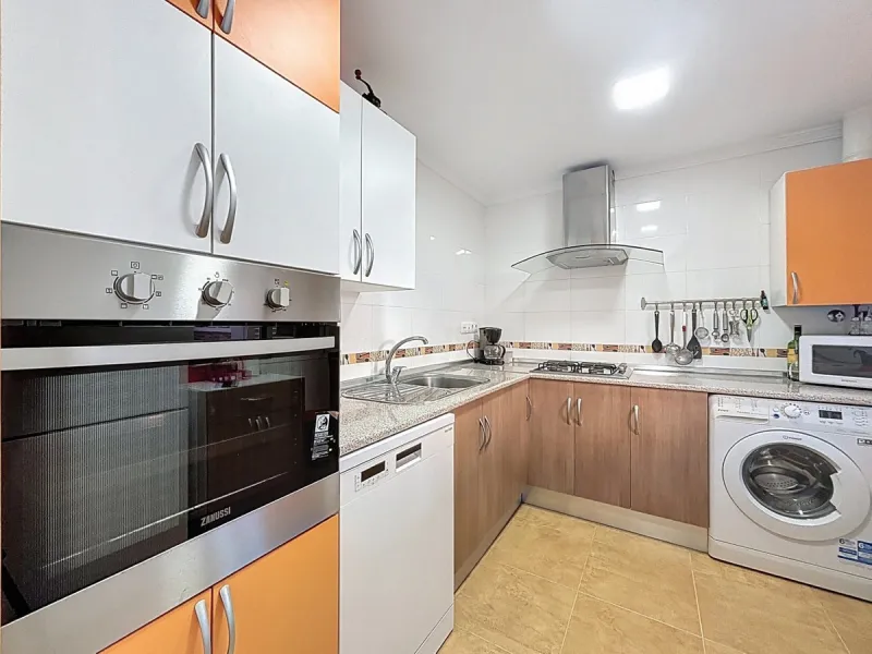 This cosy townhouse in Valleniza combines comfort, light and stunning panoramic views of the mountains and the sea. The house has 3 bedrooms and 2 full bathrooms, offering the perfect space for a family or for those looking for comfort and functionality. 