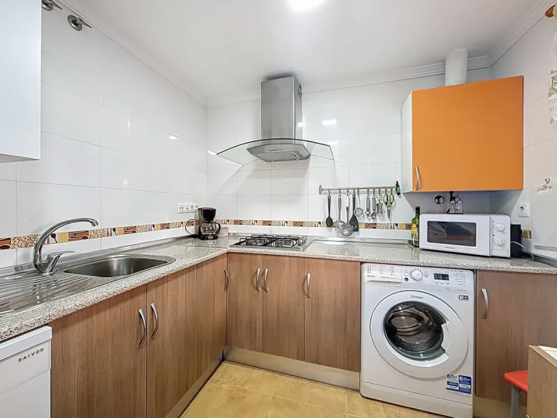 This cosy townhouse in Valleniza combines comfort, light and stunning panoramic views of the mountains and the sea. The house has 3 bedrooms and 2 full bathrooms, offering the perfect space for a family or for those looking for comfort and functionality. 