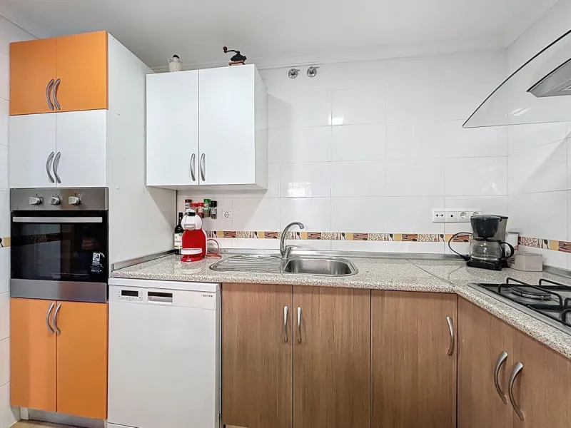 This cosy townhouse in Valleniza combines comfort, light and stunning panoramic views of the mountains and the sea. The house has 3 bedrooms and 2 full bathrooms, offering the perfect space for a family or for those looking for comfort and functionality. 