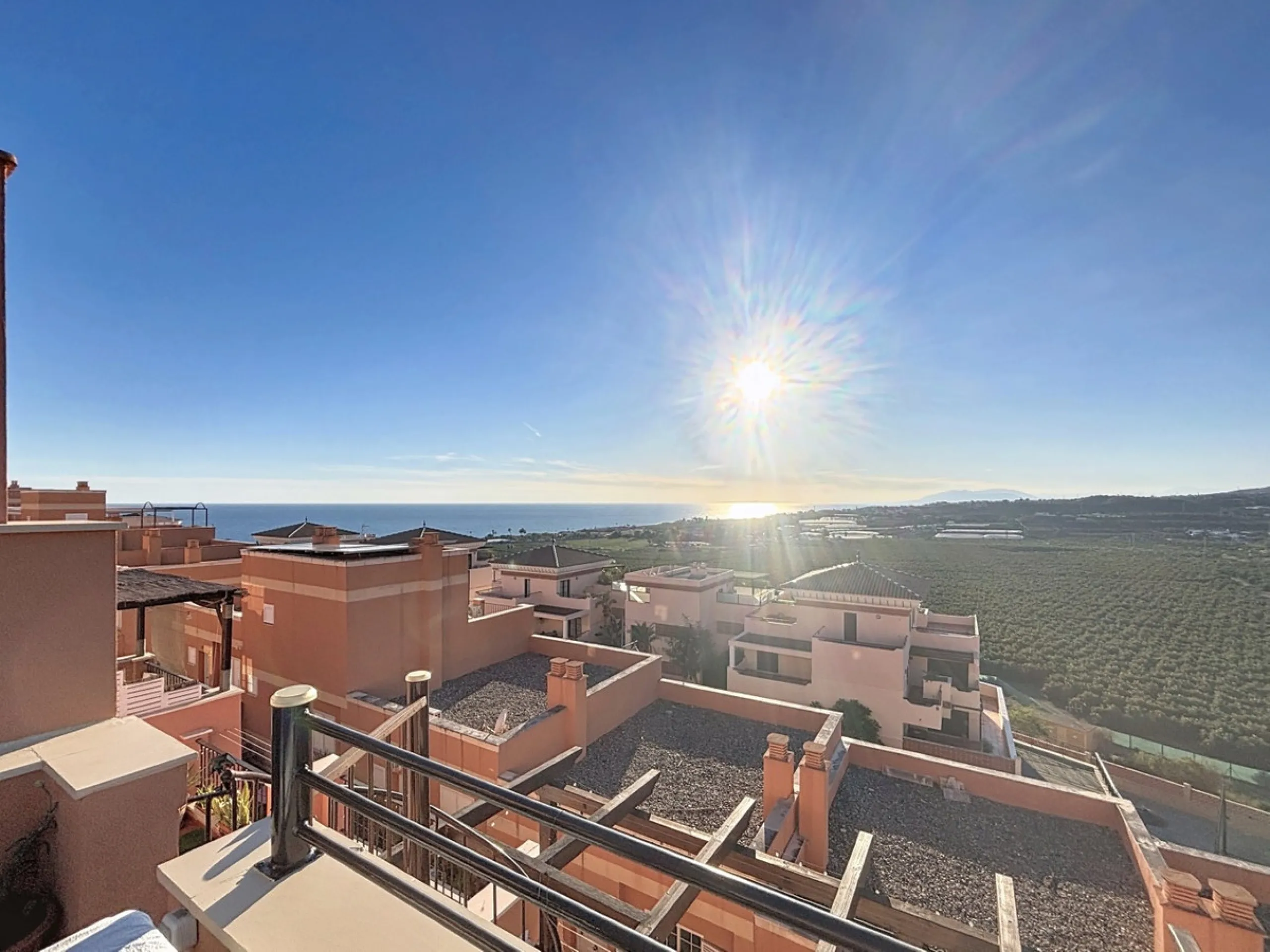 This cosy townhouse in Valleniza combines comfort, light and stunning panoramic views of the mountains and the sea. The house has 3 bedrooms and 2 full bathrooms, offering the perfect space for a family or for those looking for comfort and functionality. 