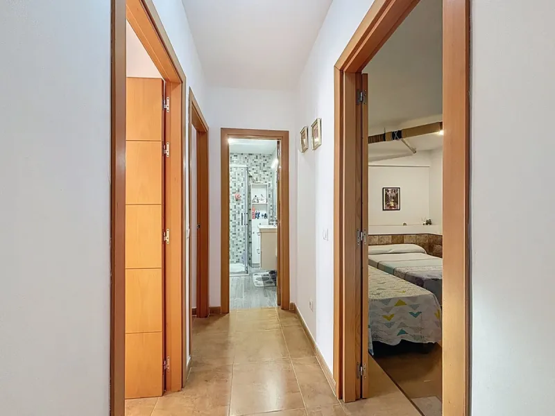 This cosy townhouse in Valleniza combines comfort, light and stunning panoramic views of the mountains and the sea. The house has 3 bedrooms and 2 full bathrooms, offering the perfect space for a family or for those looking for comfort and functionality. 