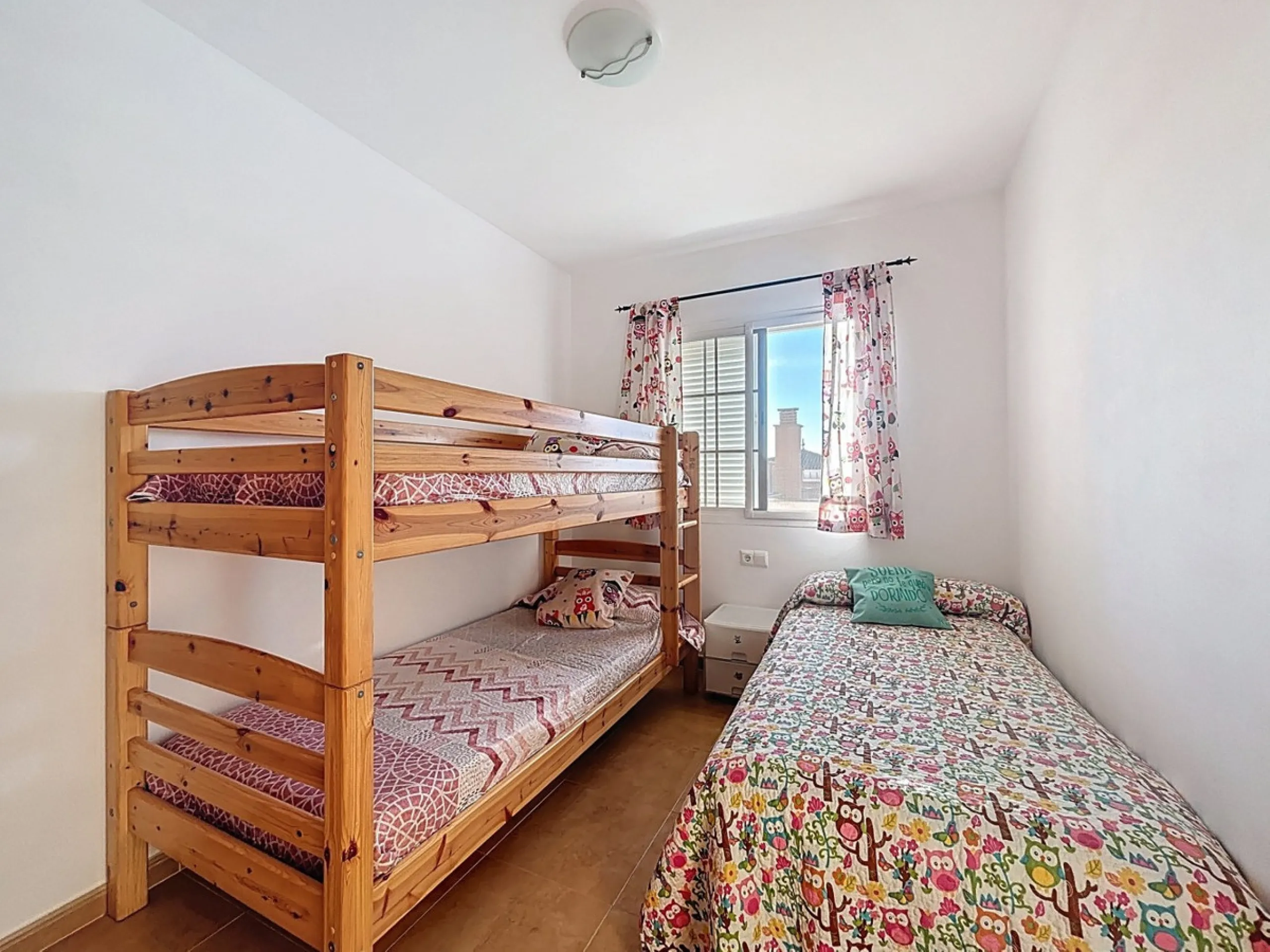 This cosy townhouse in Valleniza combines comfort, light and stunning panoramic views of the mountains and the sea. The house has 3 bedrooms and 2 full bathrooms, offering the perfect space for a family or for those looking for comfort and functionality. 