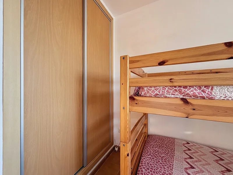 This cosy townhouse in Valleniza combines comfort, light and stunning panoramic views of the mountains and the sea. The house has 3 bedrooms and 2 full bathrooms, offering the perfect space for a family or for those looking for comfort and functionality. 