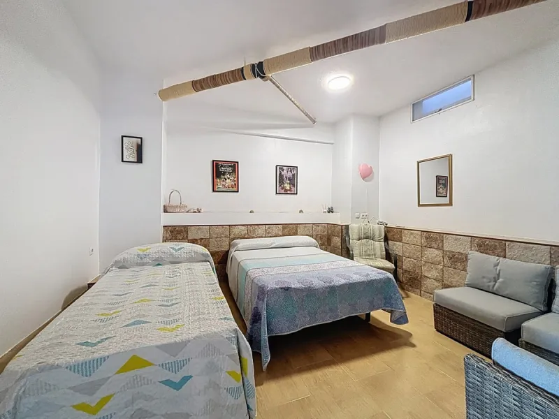 This cosy townhouse in Valleniza combines comfort, light and stunning panoramic views of the mountains and the sea. The house has 3 bedrooms and 2 full bathrooms, offering the perfect space for a family or for those looking for comfort and functionality. 