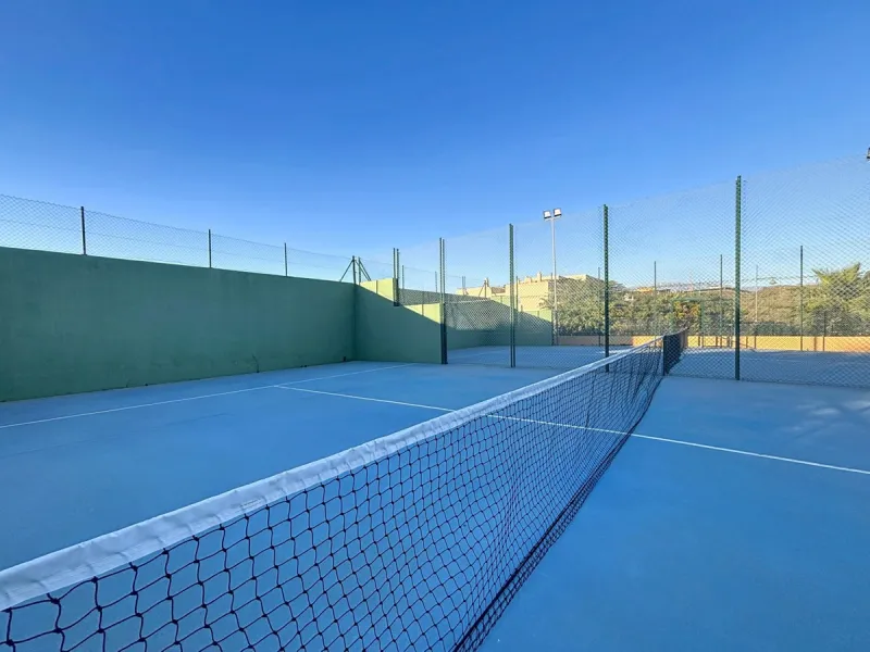 This cosy townhouse in Valleniza combines comfort, light and stunning panoramic views of the mountains and the sea. The house has 3 bedrooms and 2 full bathrooms, offering the perfect space for a family or for those looking for comfort and functionality. 