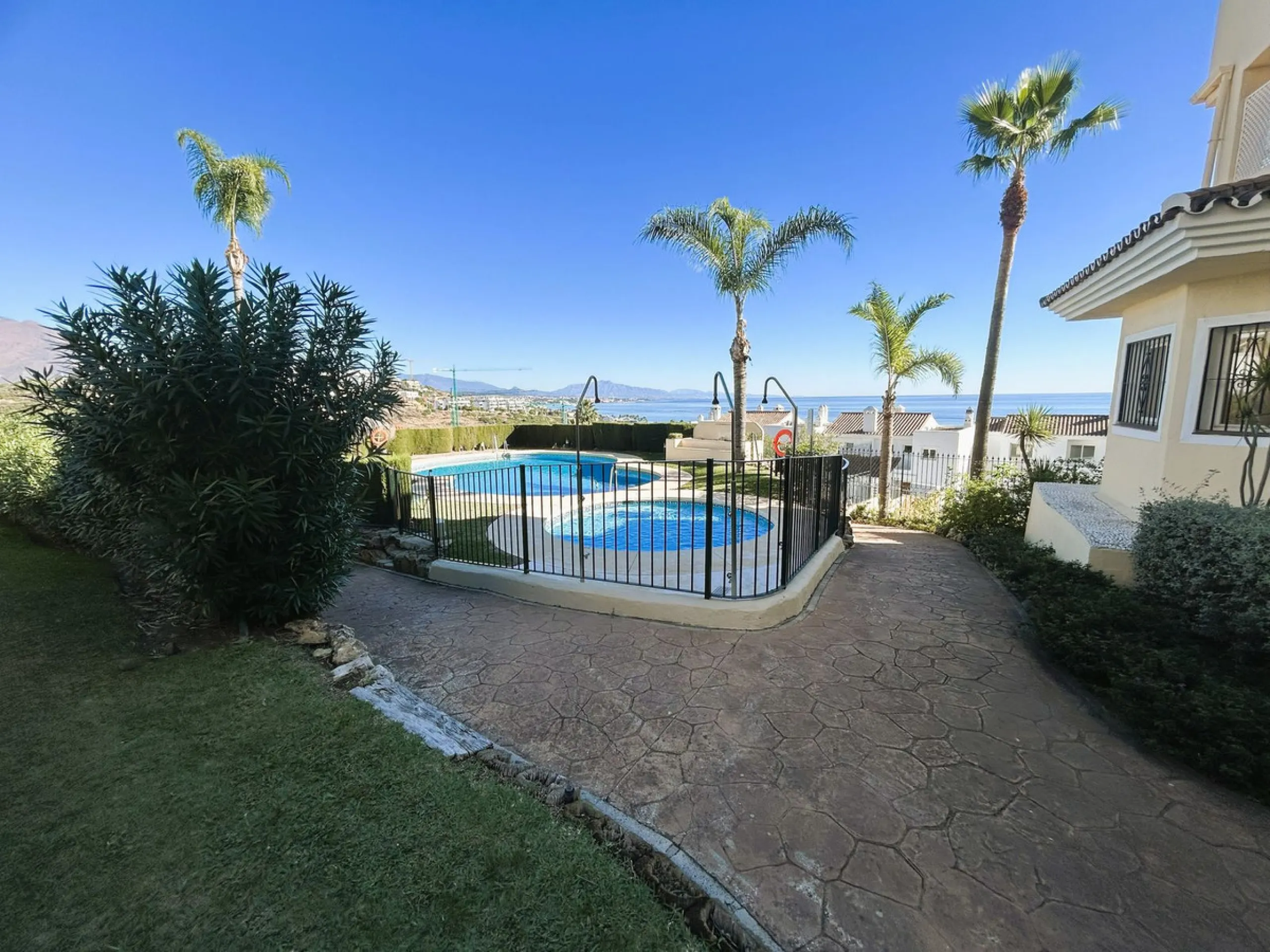 Апартамент нижний этаж, Casares Playa, Costa del Sol