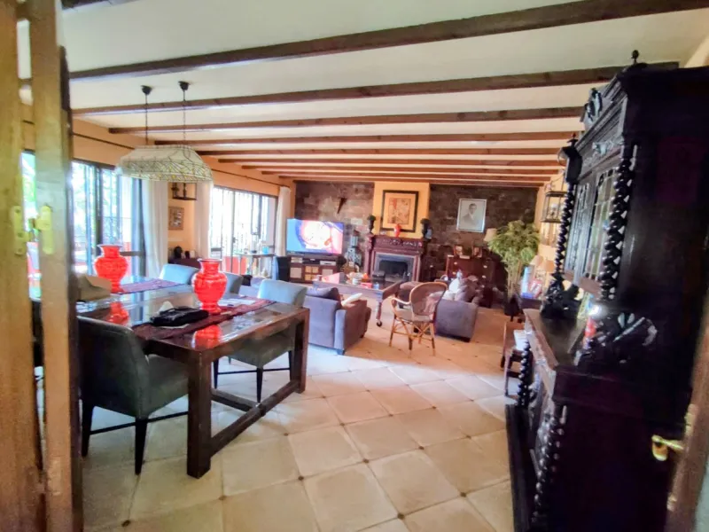 Located in the quiet residential area of Río Real, this villa offers an excellent opportunity for those seeking a home with potential in a pleasant and well-connected setting. The property features 3 bedrooms and 2 bathrooms, as well as a terrace and a co