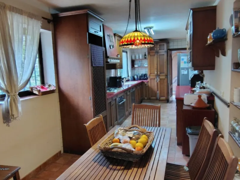 Located in the quiet residential area of Río Real, this villa offers an excellent opportunity for those seeking a home with potential in a pleasant and well-connected setting. The property features 3 bedrooms and 2 bathrooms, as well as a terrace and a co