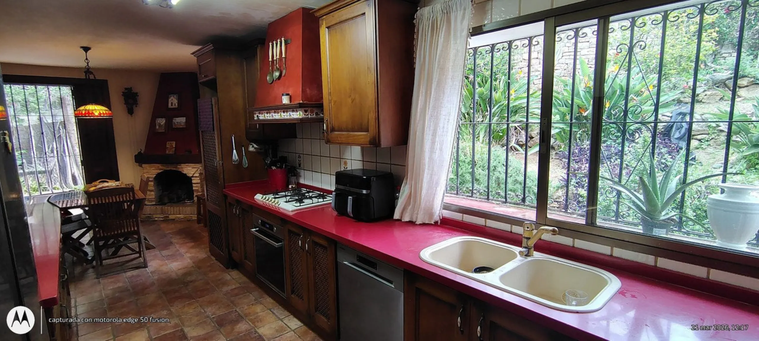 Located in the quiet residential area of Río Real, this villa offers an excellent opportunity for those seeking a home with potential in a pleasant and well-connected setting. The property features 3 bedrooms and 2 bathrooms, as well as a terrace and a co