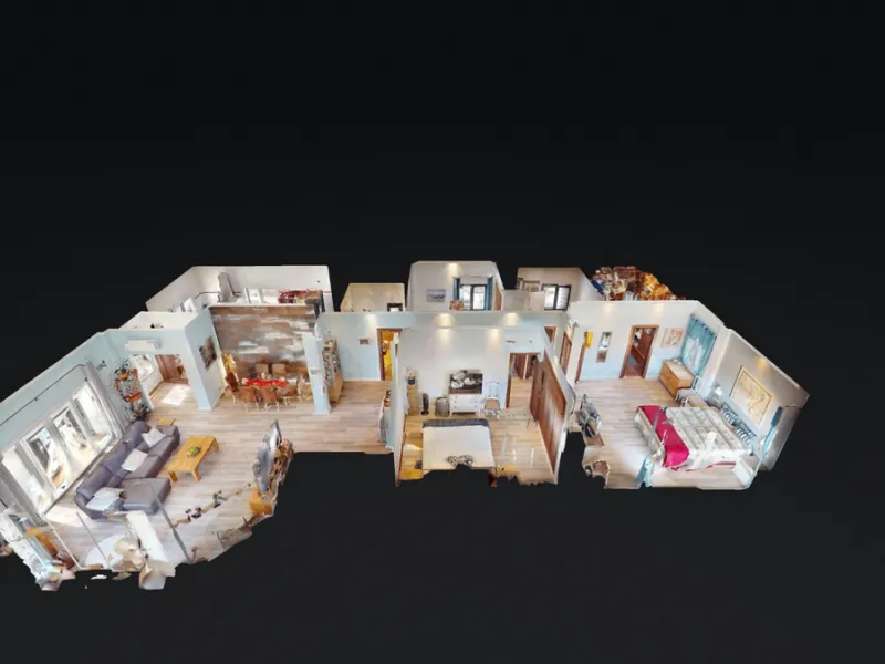 This charming villa in Moclinejo combines comfort, spaciousness and stunning views of the sea and the surrounding mountains. Located on a large plot with a beautiful garden, it offers a peaceful environment to fully enjoy nature and the Mediterranean clim
