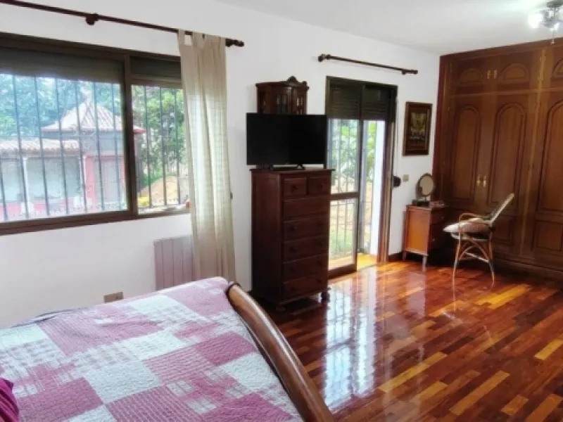 Located in the quiet residential area of Río Real, this villa offers an excellent opportunity for those seeking a home with potential in a pleasant and well-connected setting. The property features 3 bedrooms and 2 bathrooms, as well as a terrace and a co