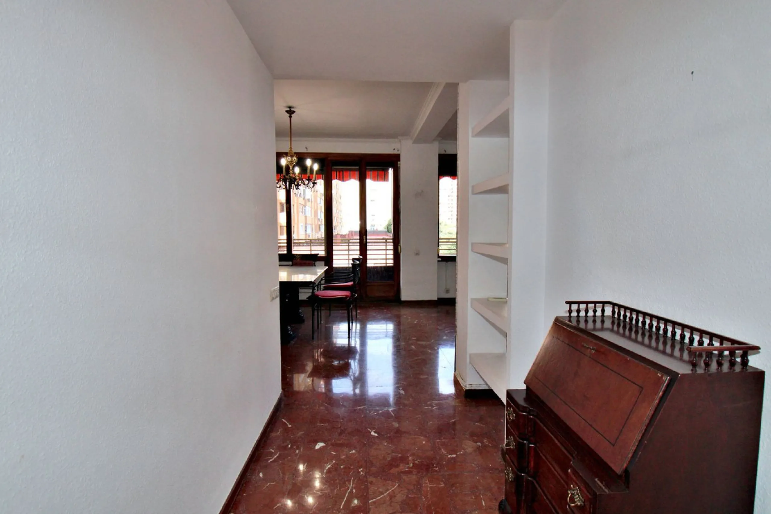 Prestigious Middle-Floor Apartment in one of Málaga's Iconic Buildings.