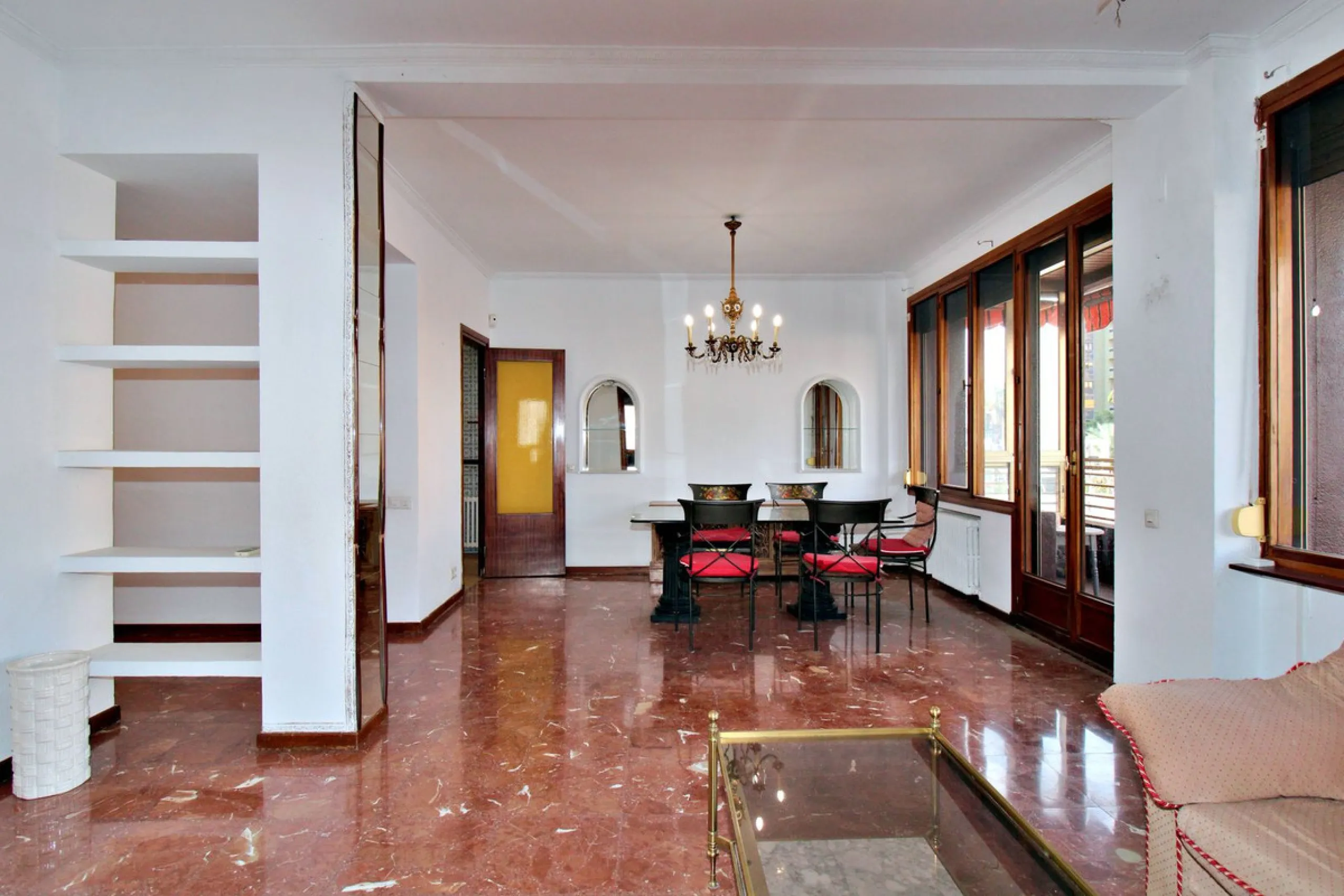 Prestigious Middle-Floor Apartment in one of Málaga's Iconic Buildings.