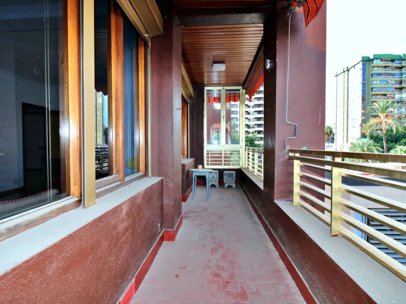 Prestigious Middle-Floor Apartment in one of Málaga's Iconic Buildings.
