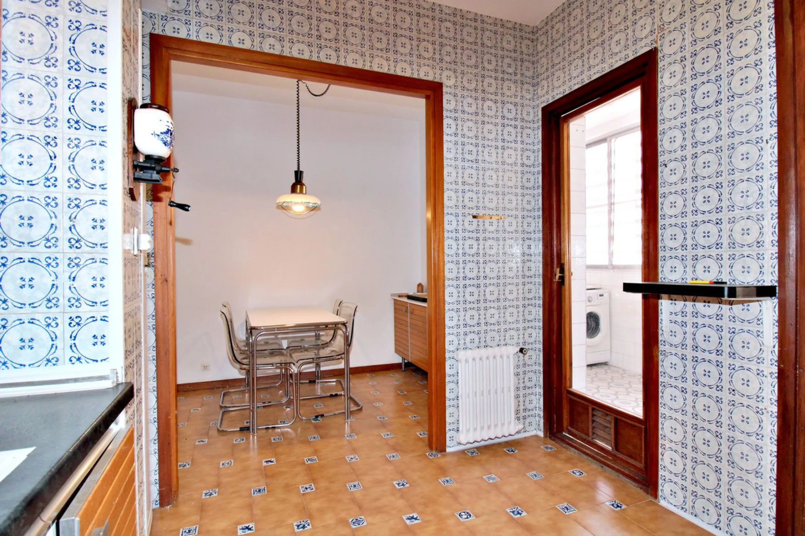 Prestigious Middle-Floor Apartment in one of Málaga's Iconic Buildings.