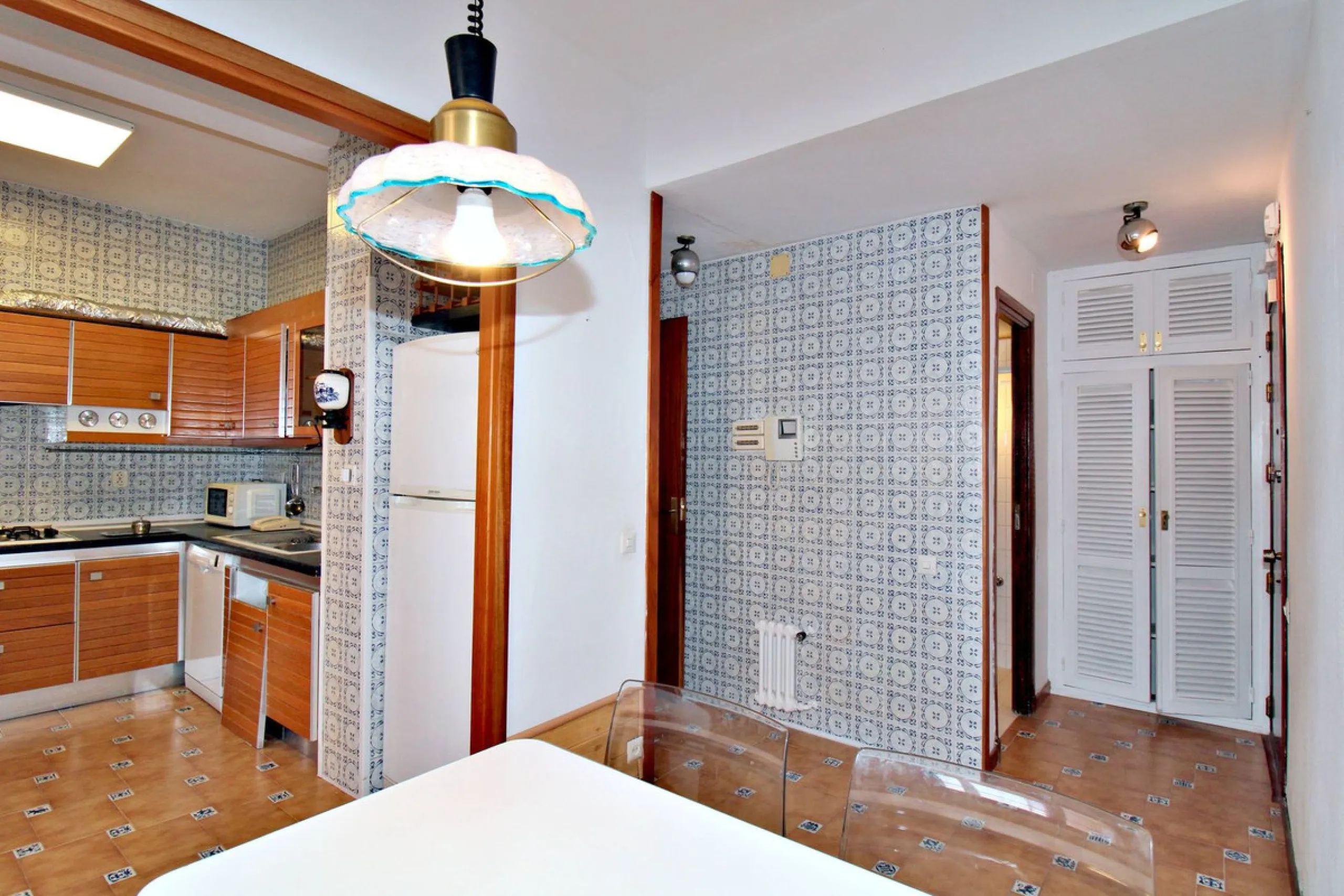 Prestigious Middle-Floor Apartment in one of Málaga's Iconic Buildings.