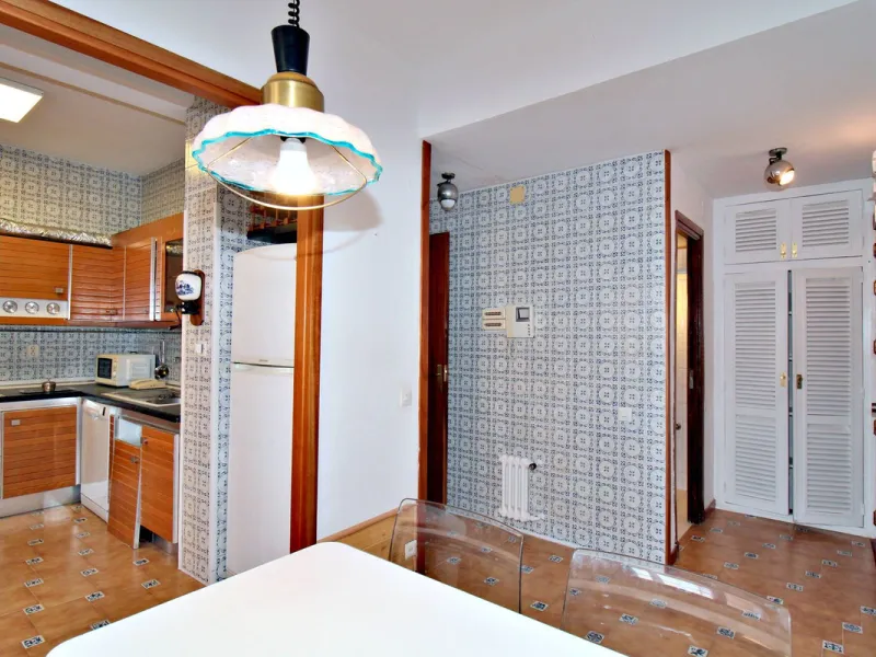 Prestigious Middle-Floor Apartment in one of Málaga's Iconic Buildings.