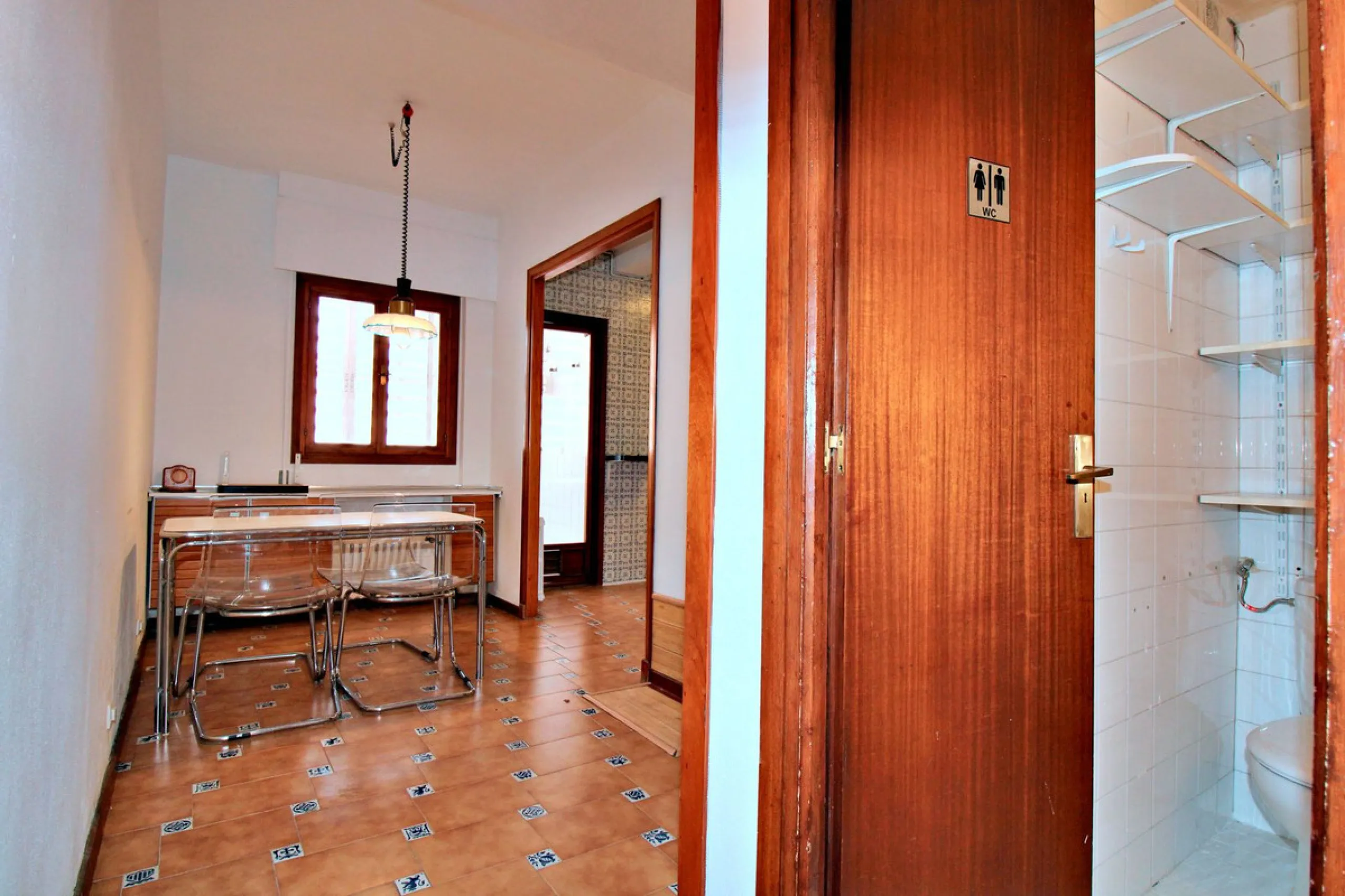Prestigious Middle-Floor Apartment in one of Málaga's Iconic Buildings.