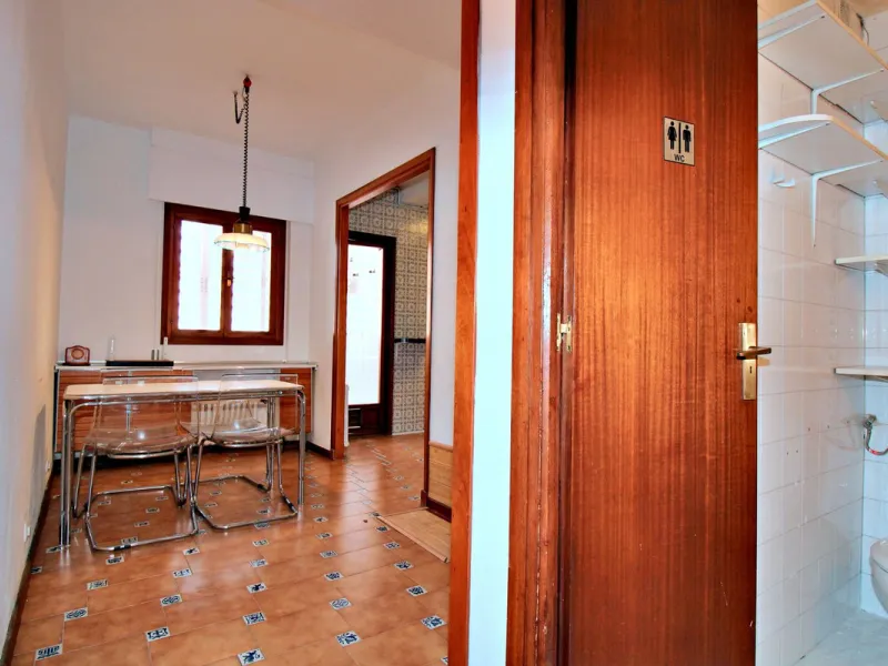 Prestigious Middle-Floor Apartment in one of Málaga's Iconic Buildings.
