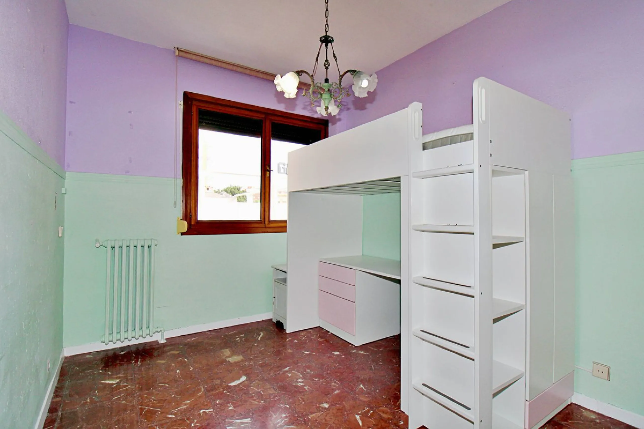 Prestigious Middle-Floor Apartment in one of Málaga's Iconic Buildings.