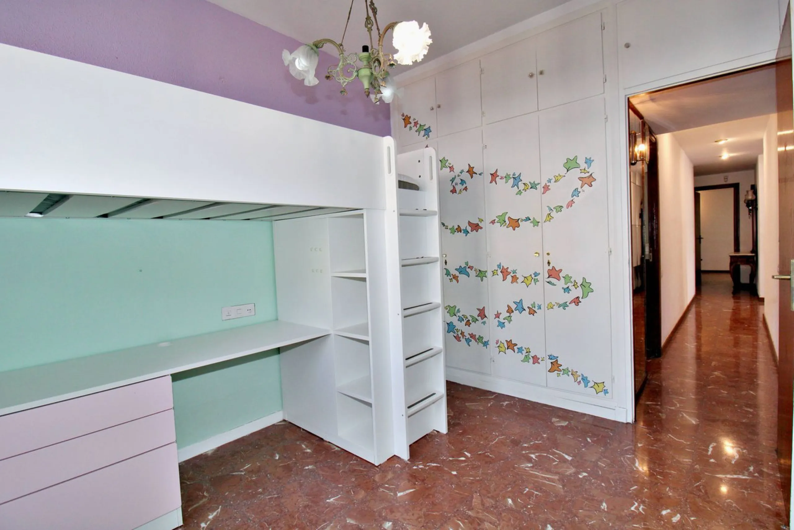 Prestigious Middle-Floor Apartment in one of Málaga's Iconic Buildings.